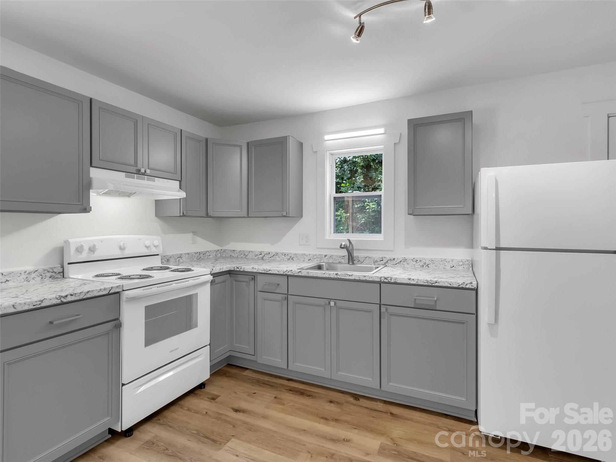 80 Mcelroy Street — Waynesville
