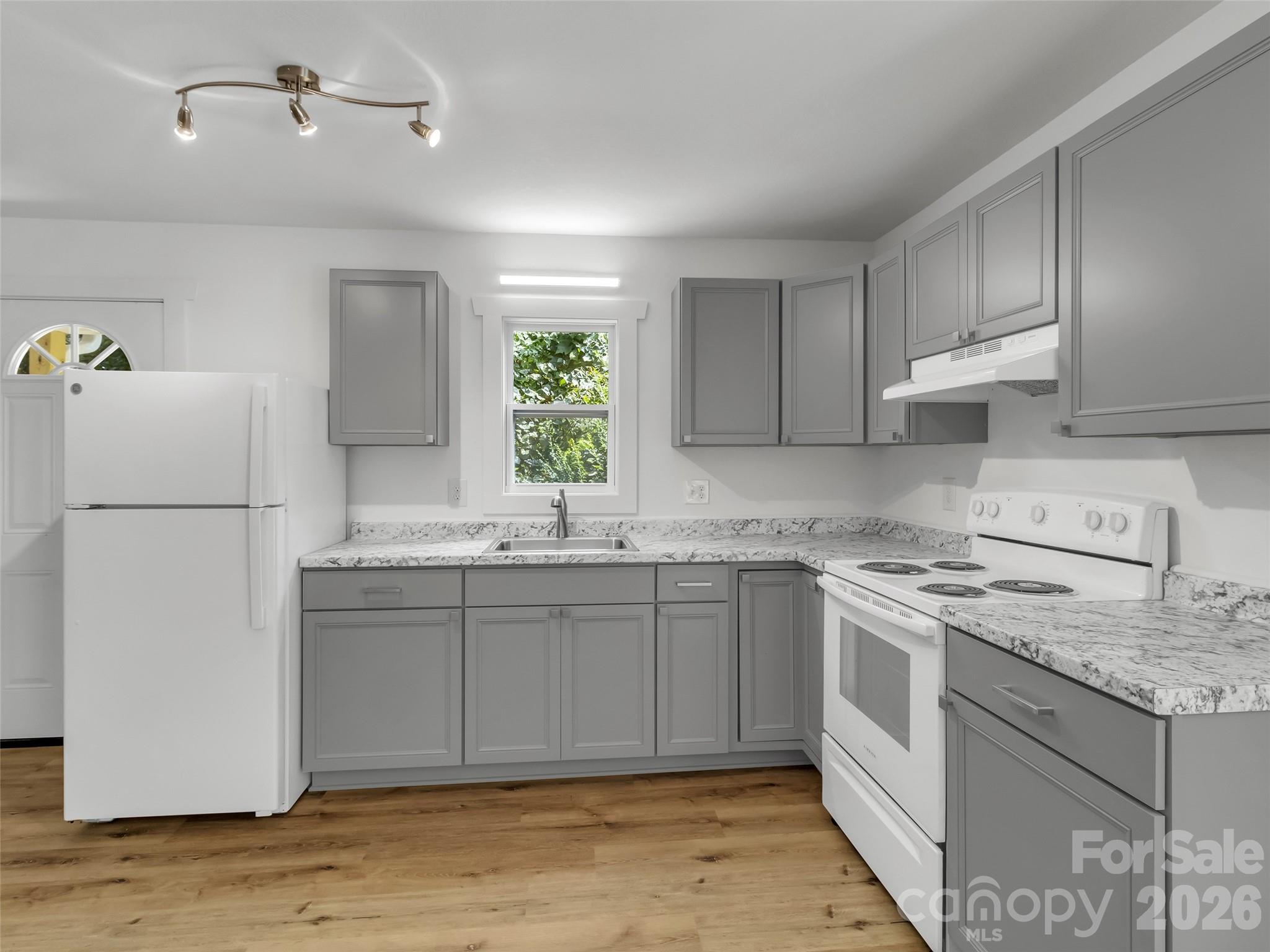 80 Mcelroy Street — Waynesville