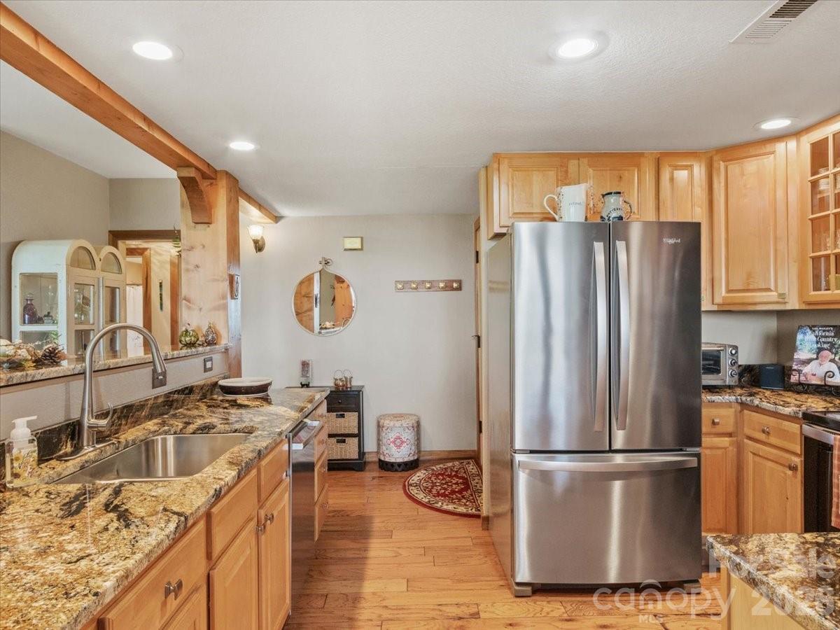 250 Creekside Way #C202 — Burnsville