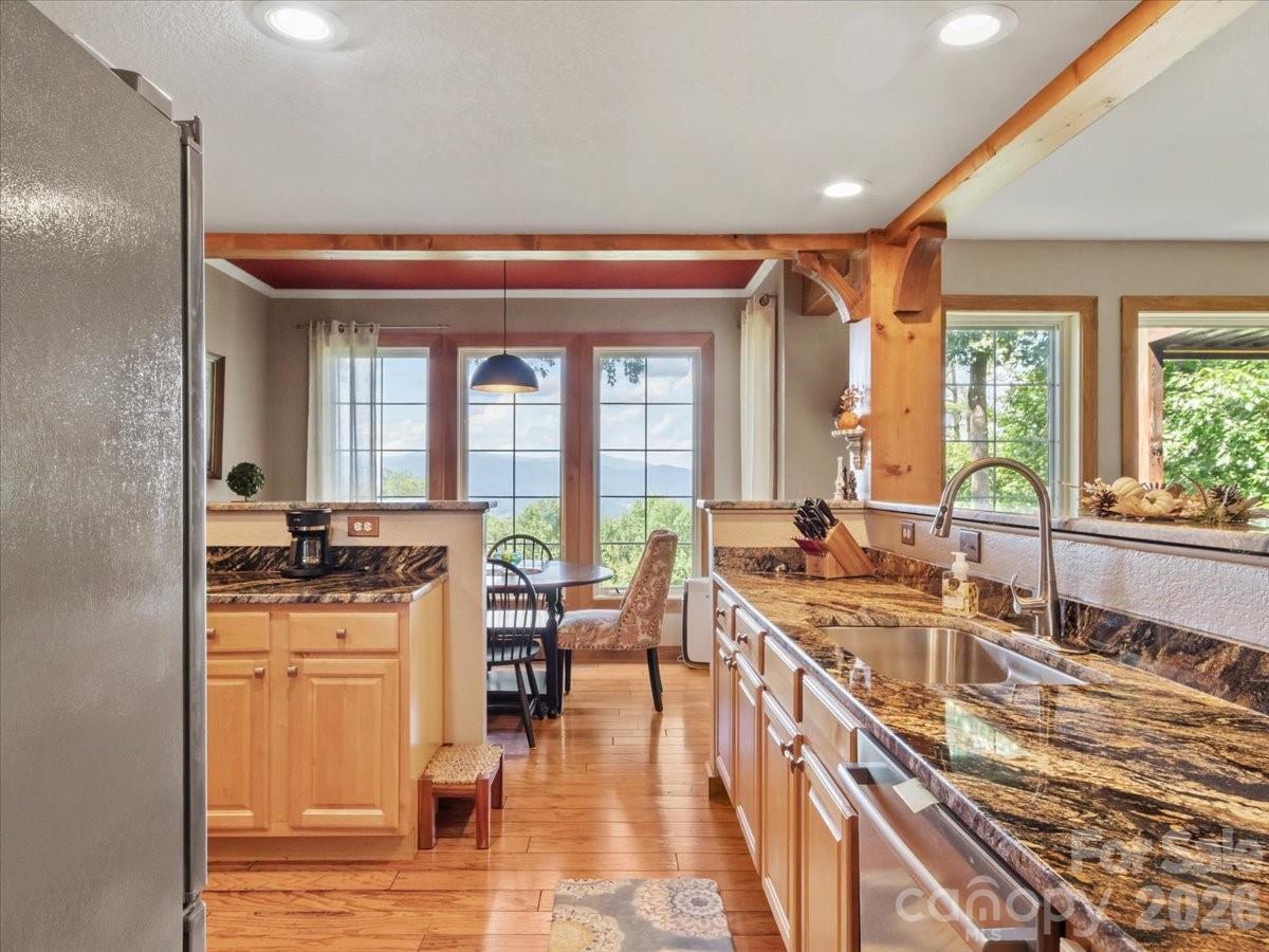 250 Creekside Way #C202 — Burnsville