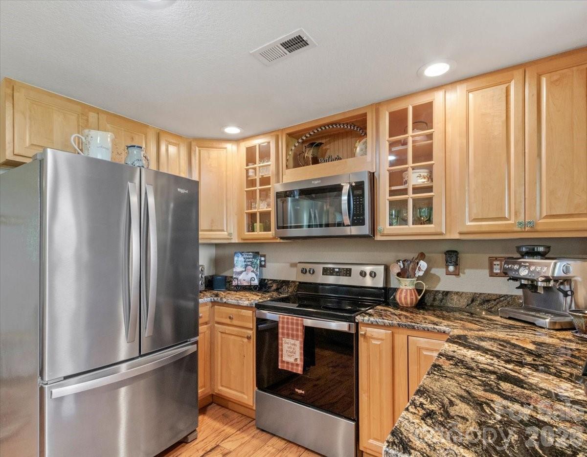 250 Creekside Way #C202 — Burnsville