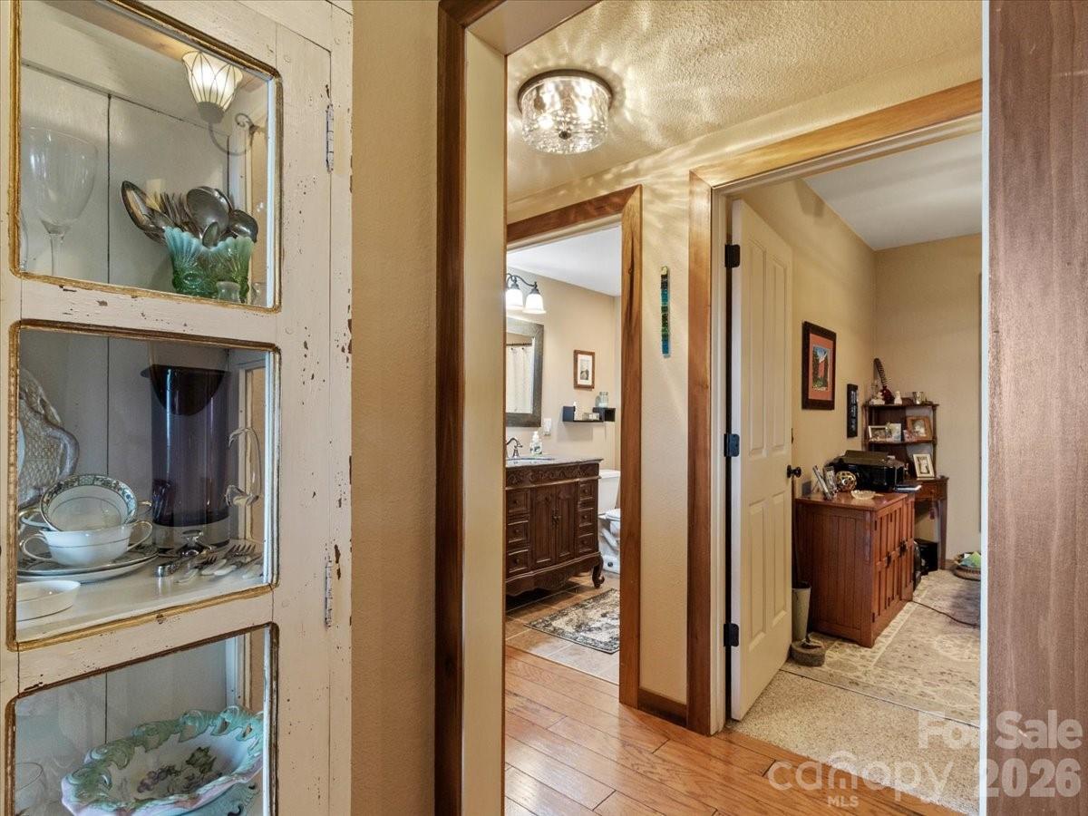 250 Creekside Way #C202 — Burnsville