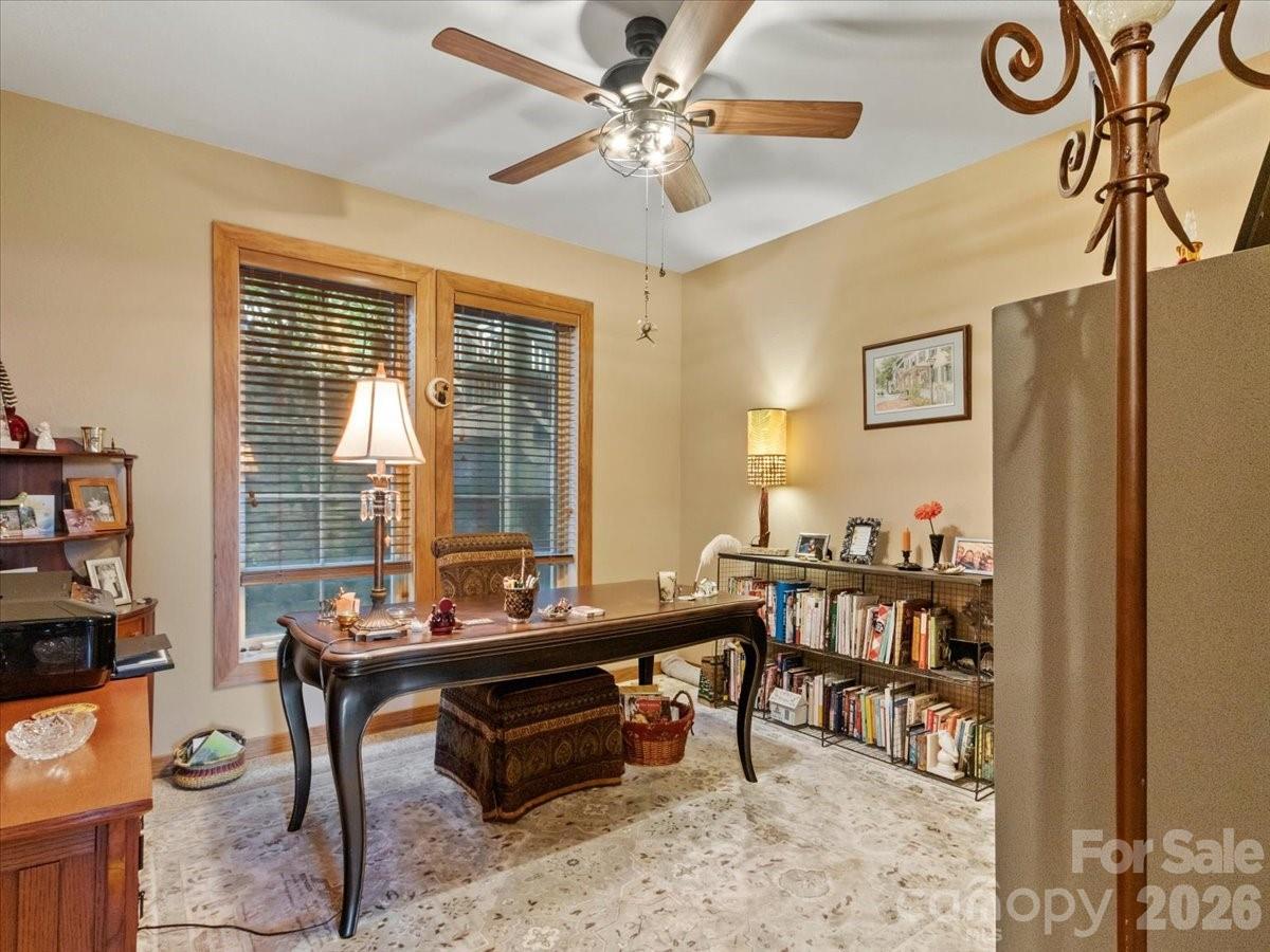 250 Creekside Way #C202 — Burnsville