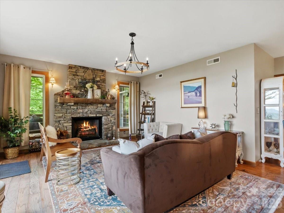 250 Creekside Way #C202 — Burnsville