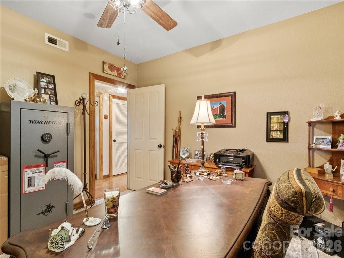 250 Creekside Way #C202 — Burnsville