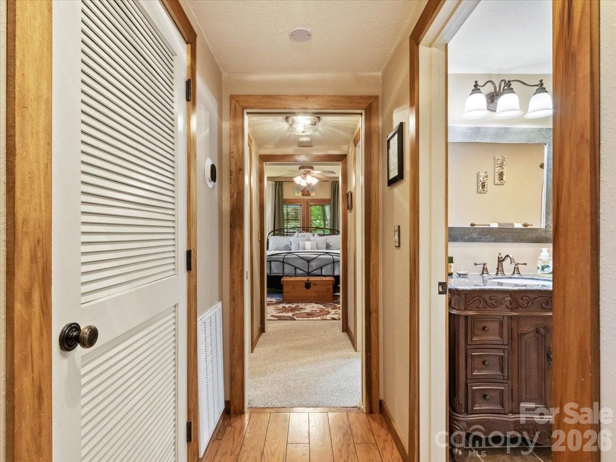 250 Creekside Way #C202 — Burnsville