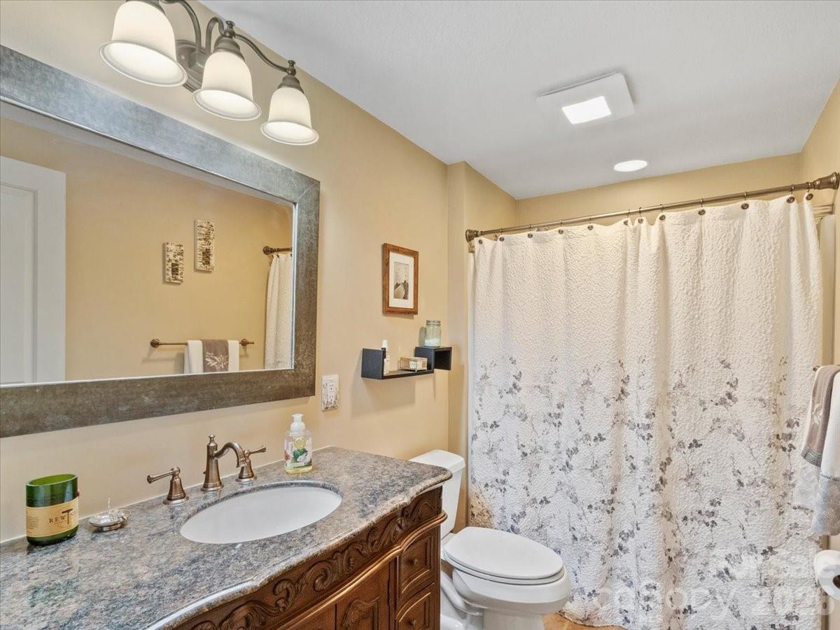 250 Creekside Way #C202 — Burnsville