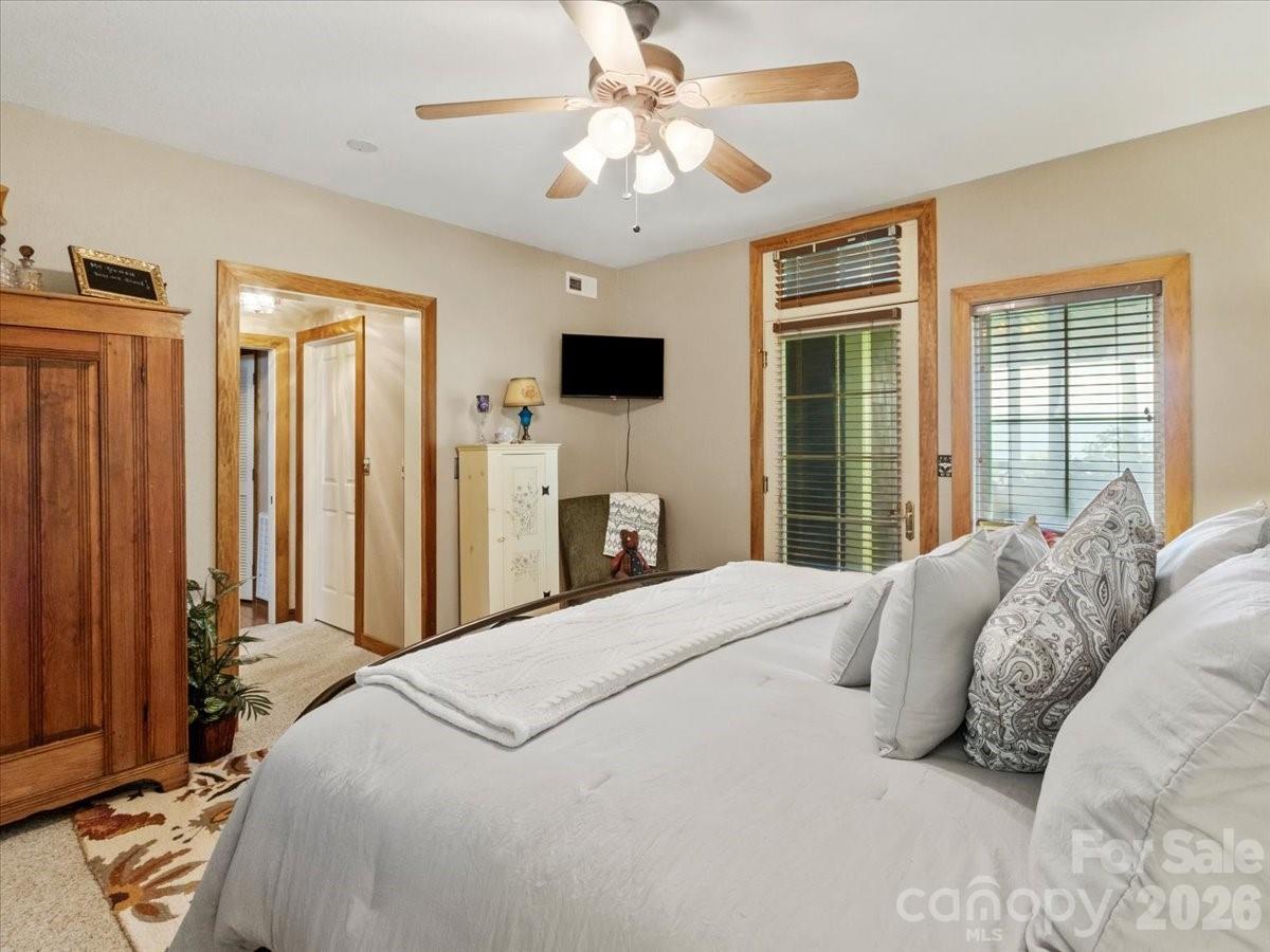 250 Creekside Way #C202 — Burnsville
