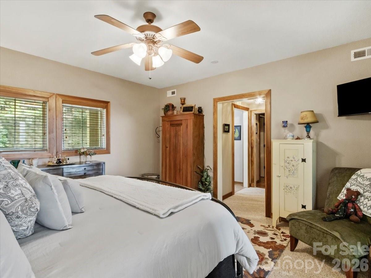 250 Creekside Way #C202 — Burnsville