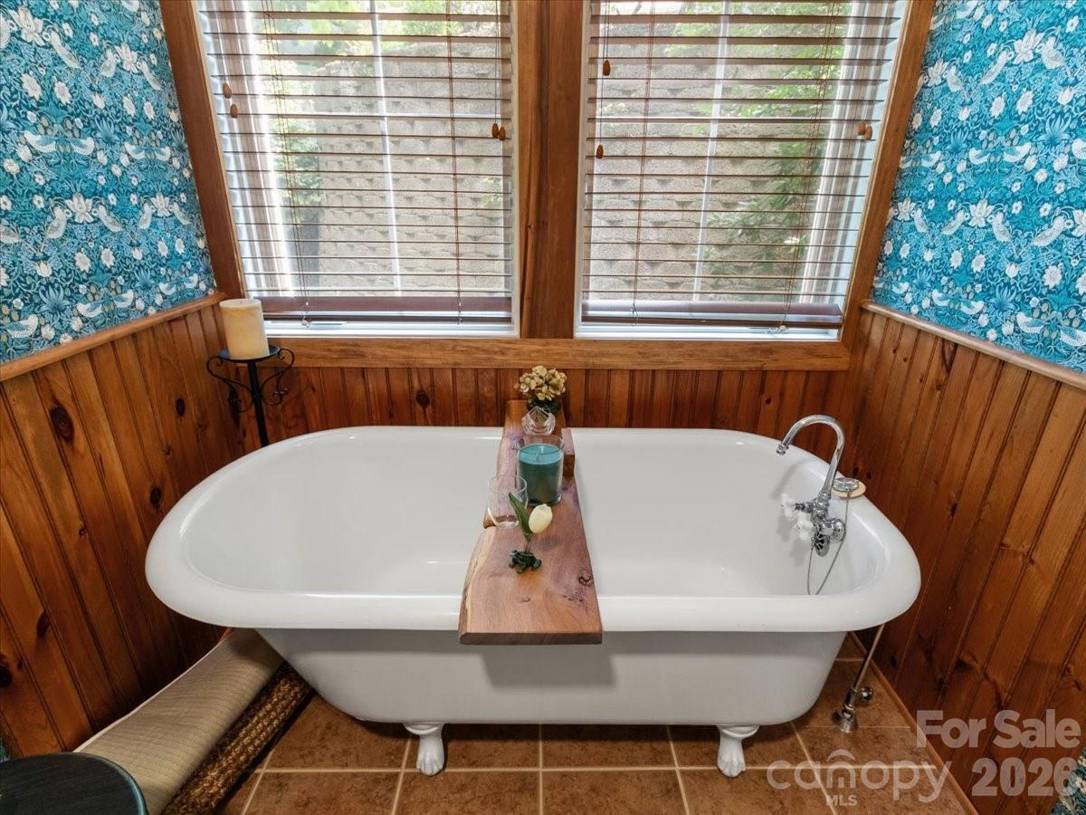 250 Creekside Way #C202 — Burnsville