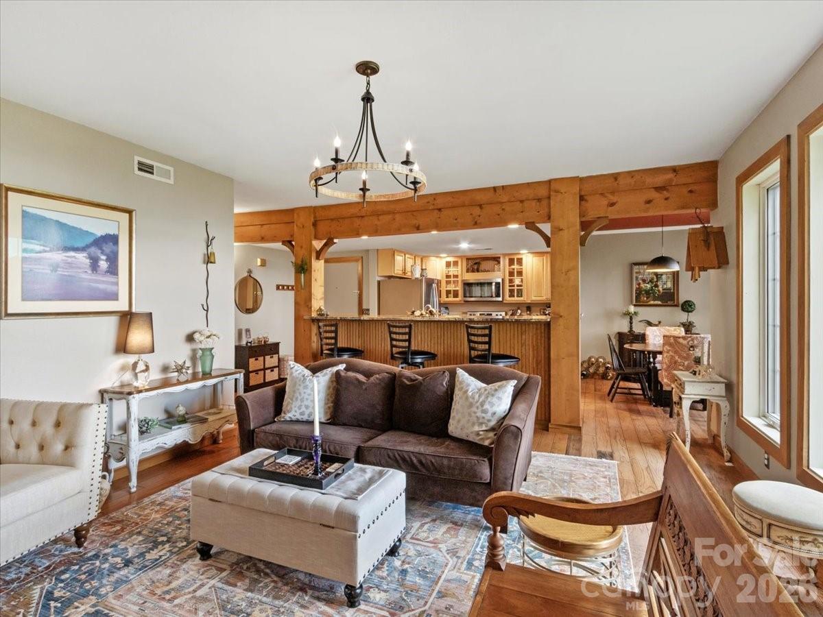 250 Creekside Way #C202 — Burnsville