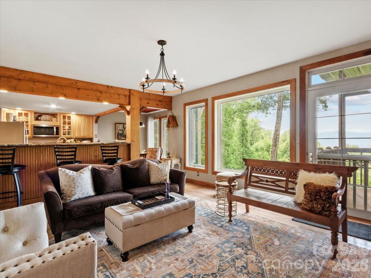 250 Creekside Way #C202 — Burnsville
