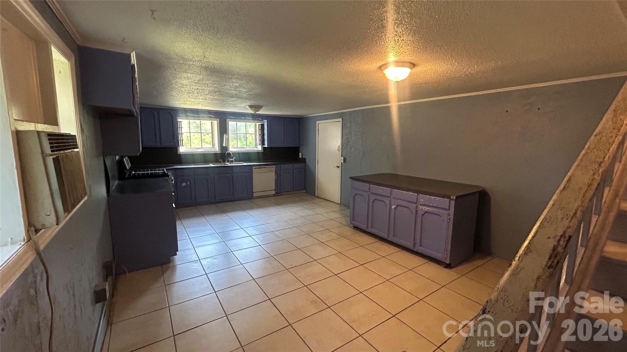 301 Belt Drive — Gastonia