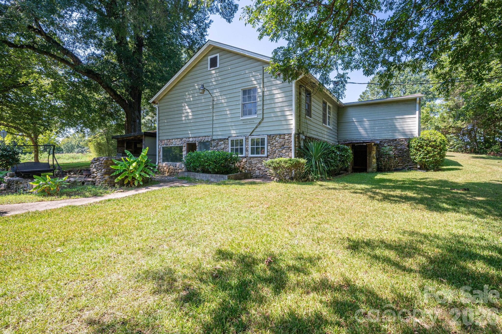 301 Belt Drive — Gastonia