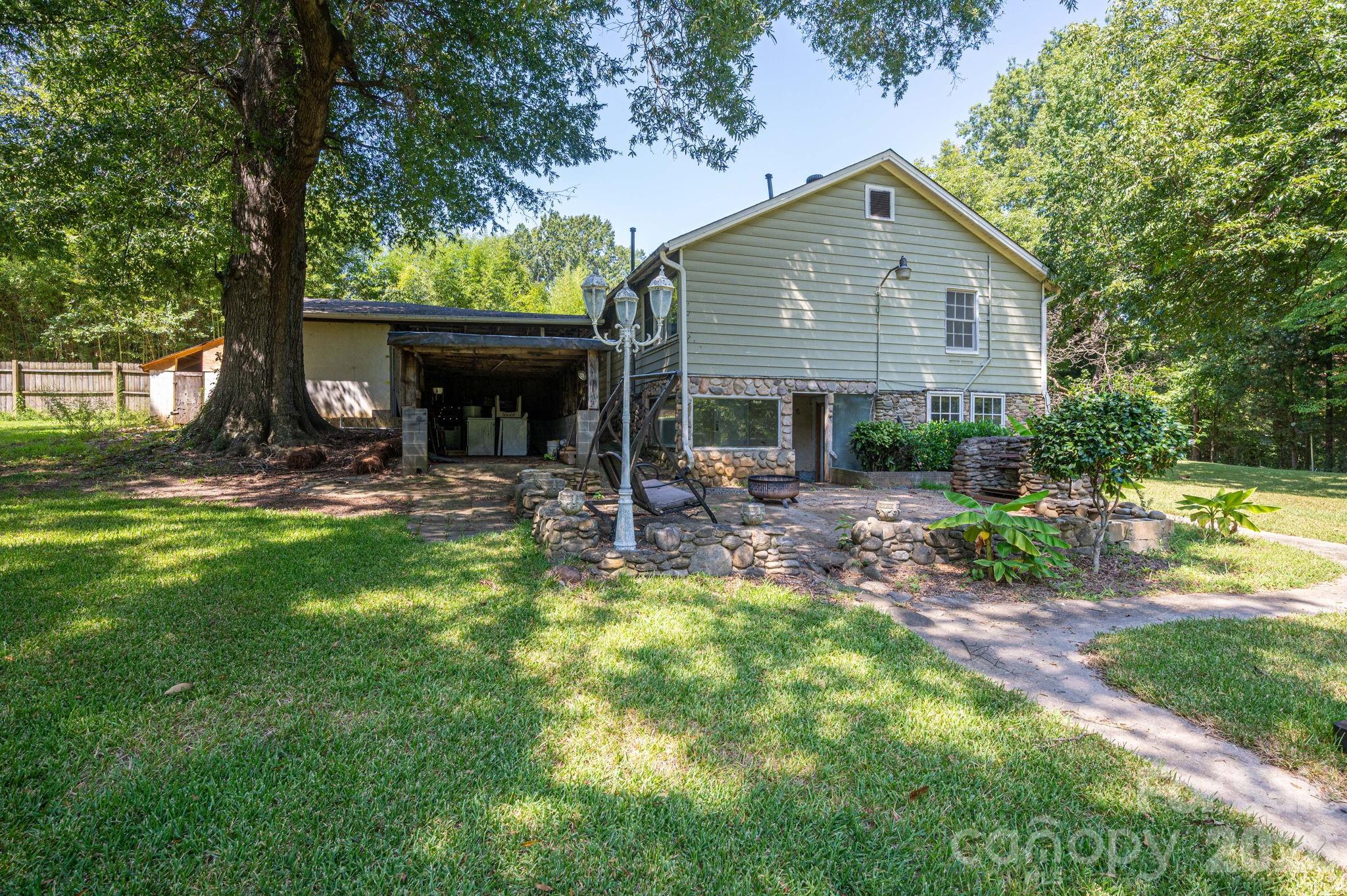 301 Belt Drive — Gastonia