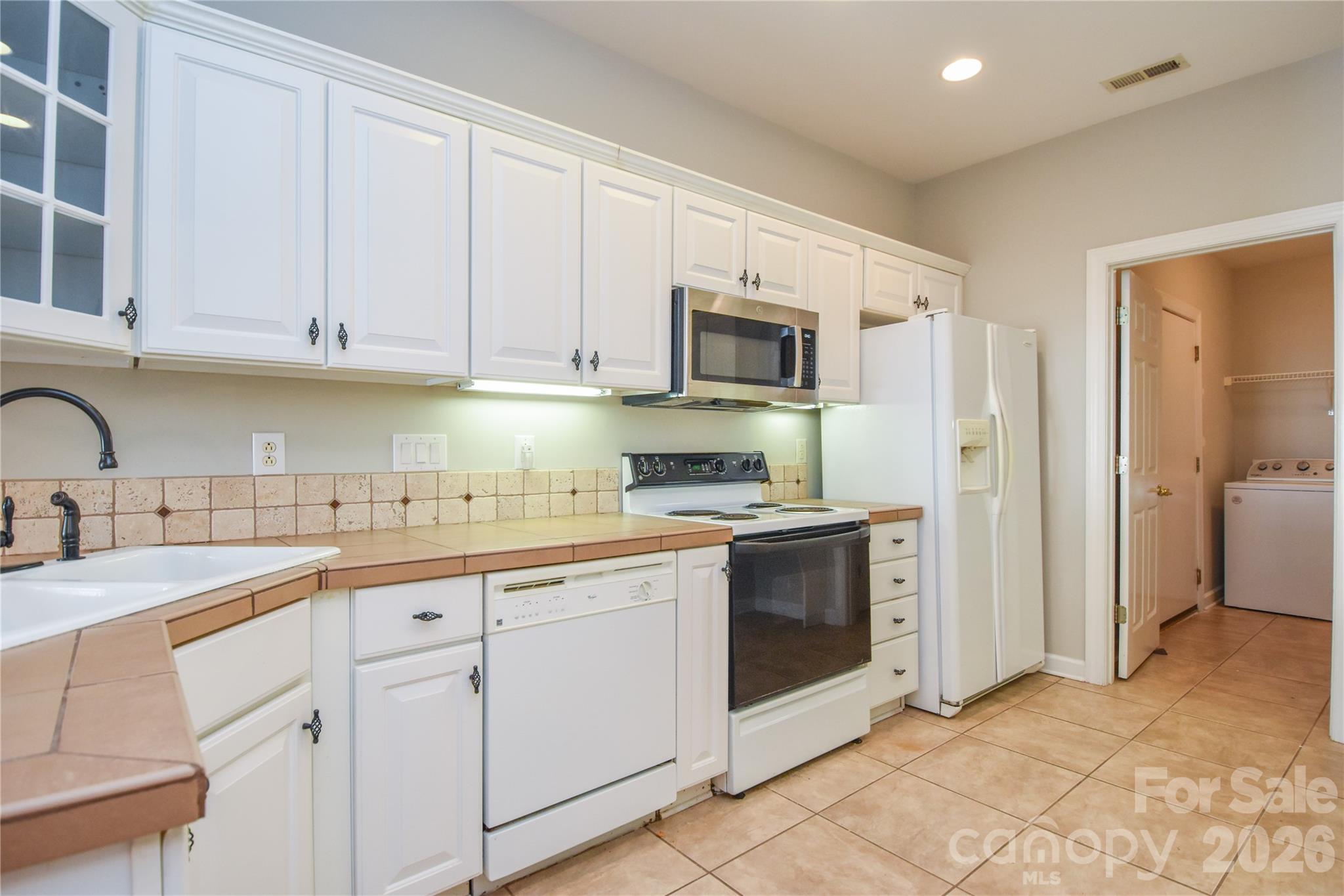 8332 Highland Glen Drive — Charlotte