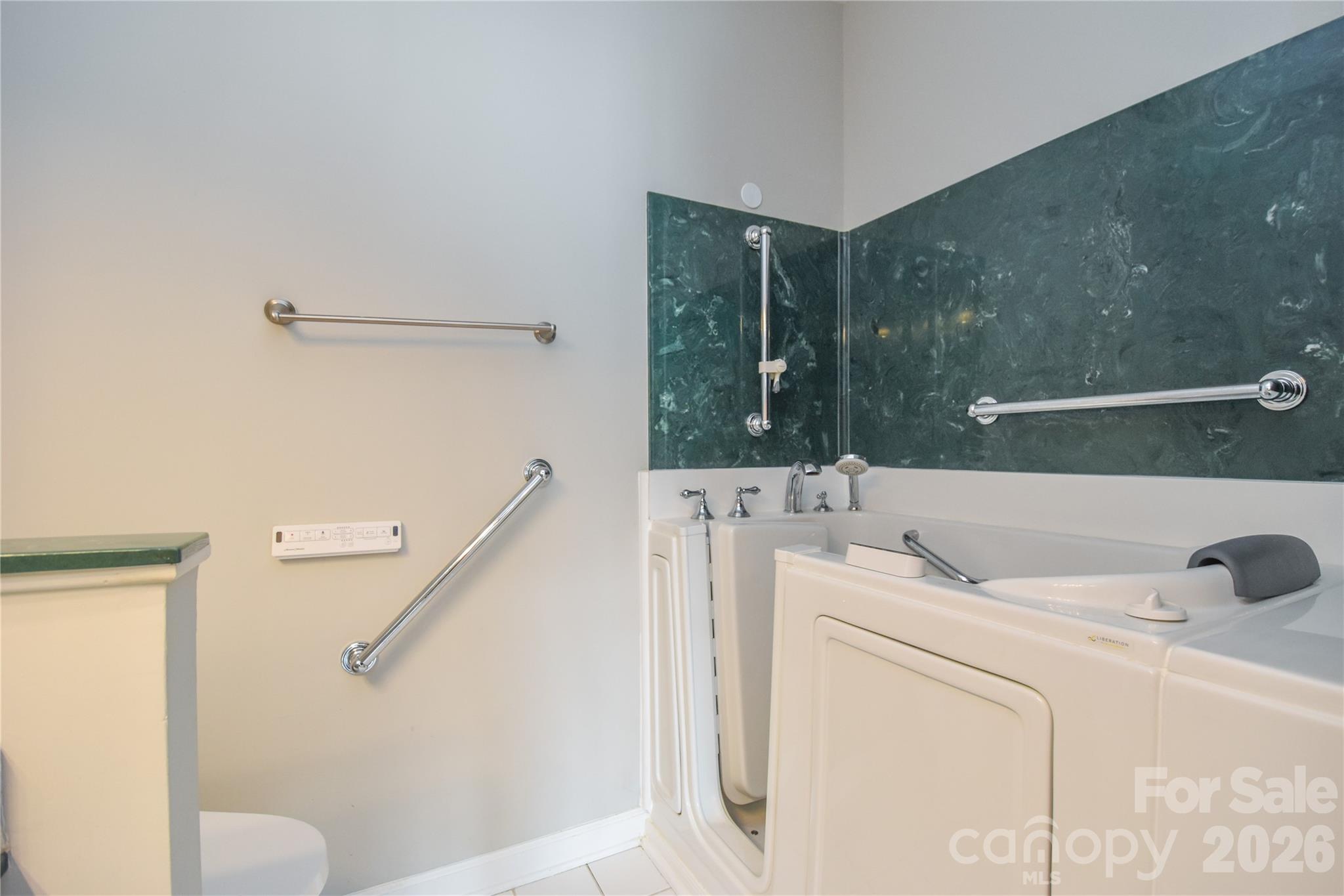 8332 Highland Glen Drive — Charlotte