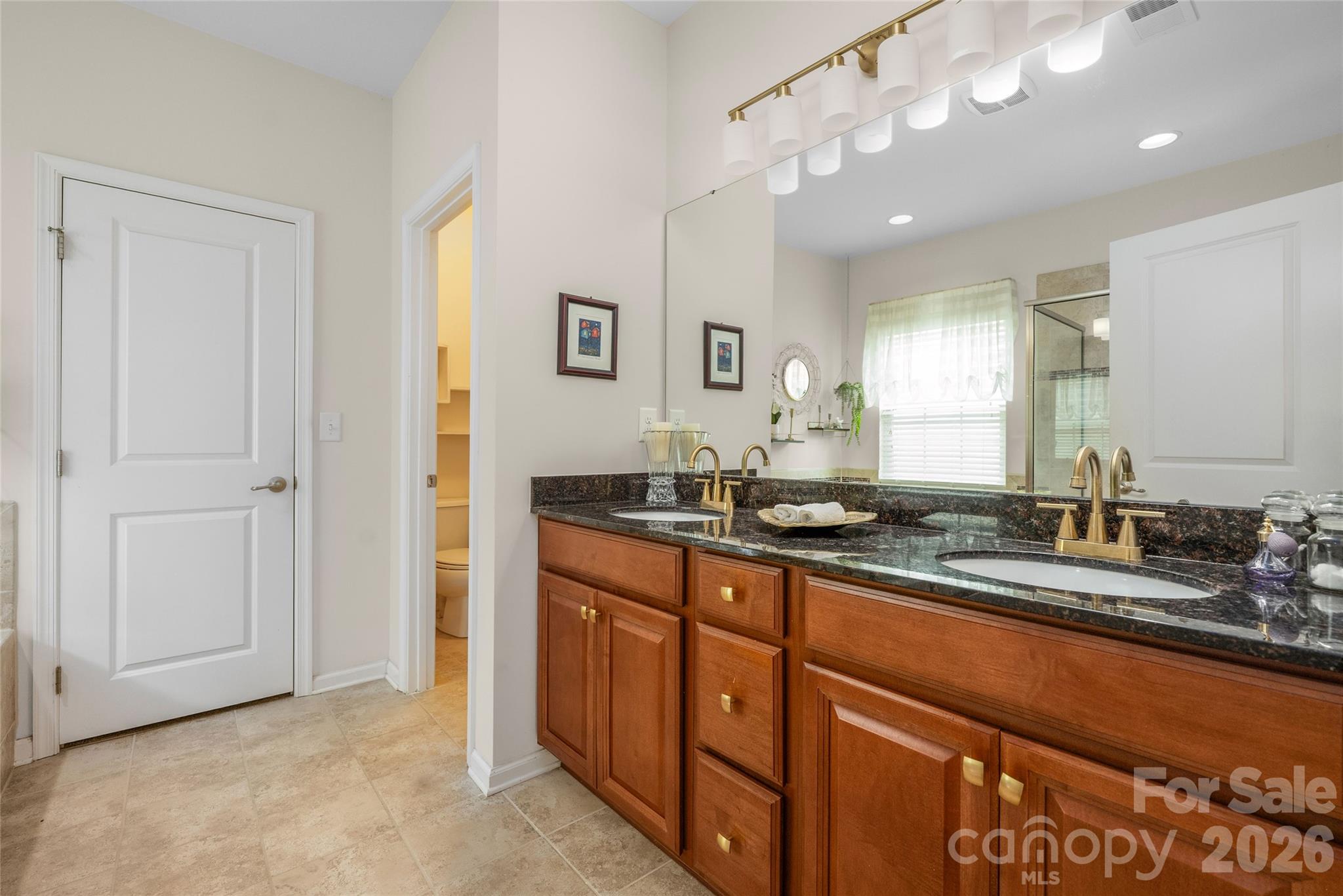 11426 Warfield Avenue — Huntersville