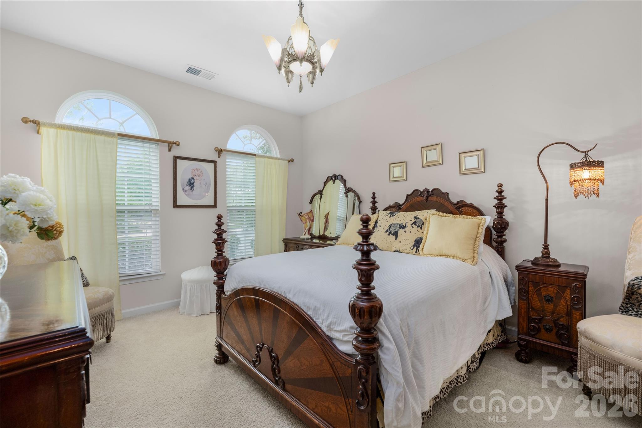 11426 Warfield Avenue — Huntersville