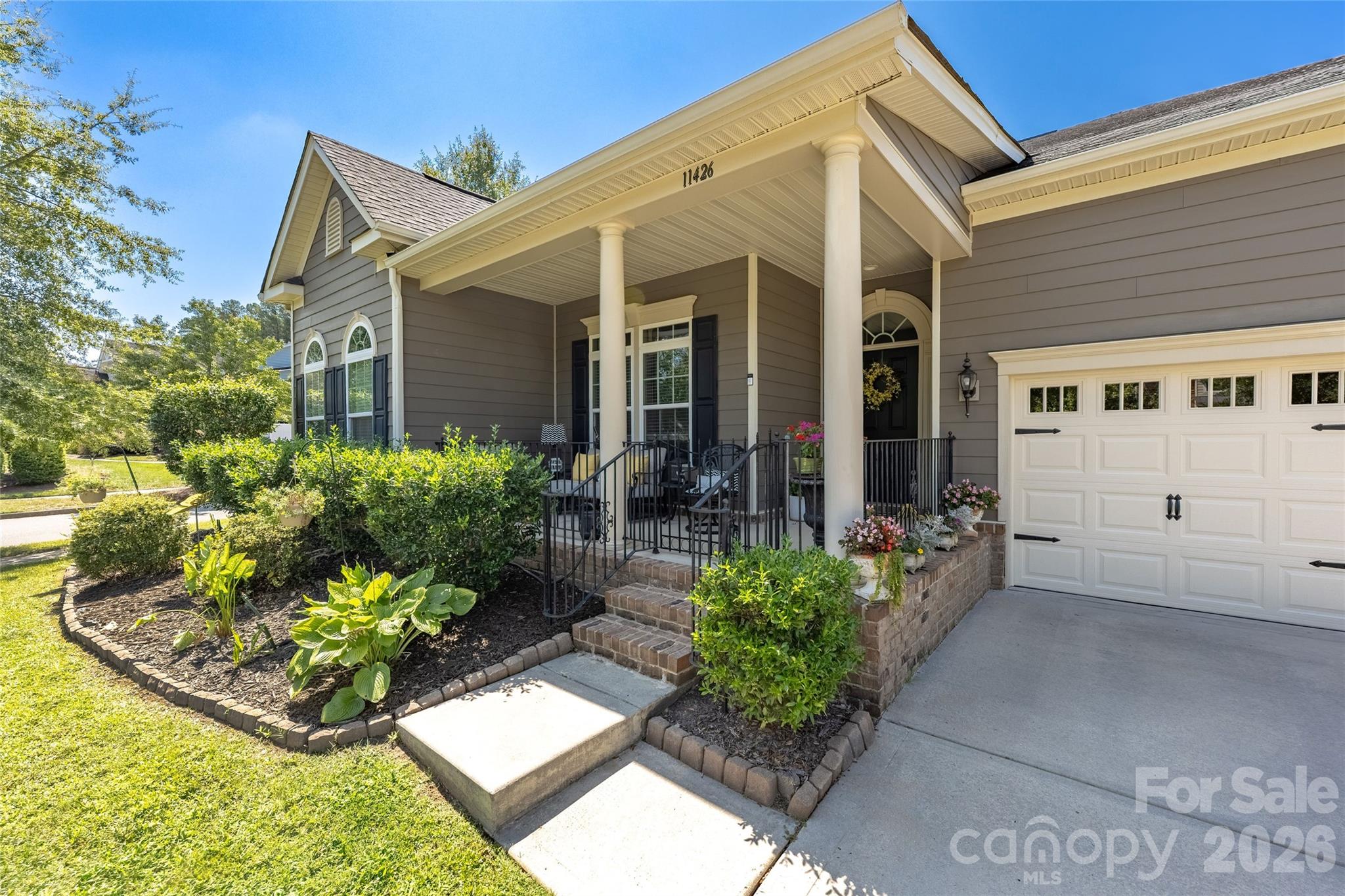 11426 Warfield Avenue — Huntersville
