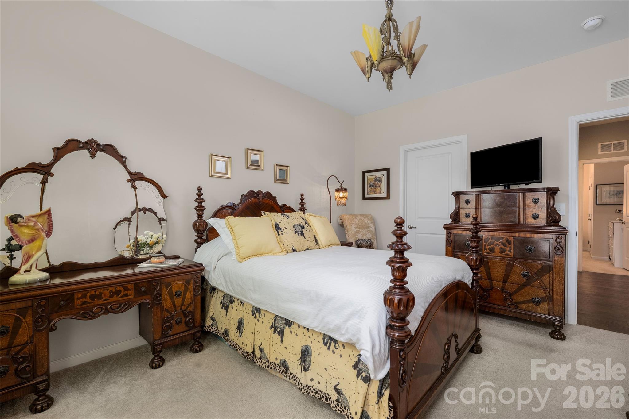 11426 Warfield Avenue — Huntersville