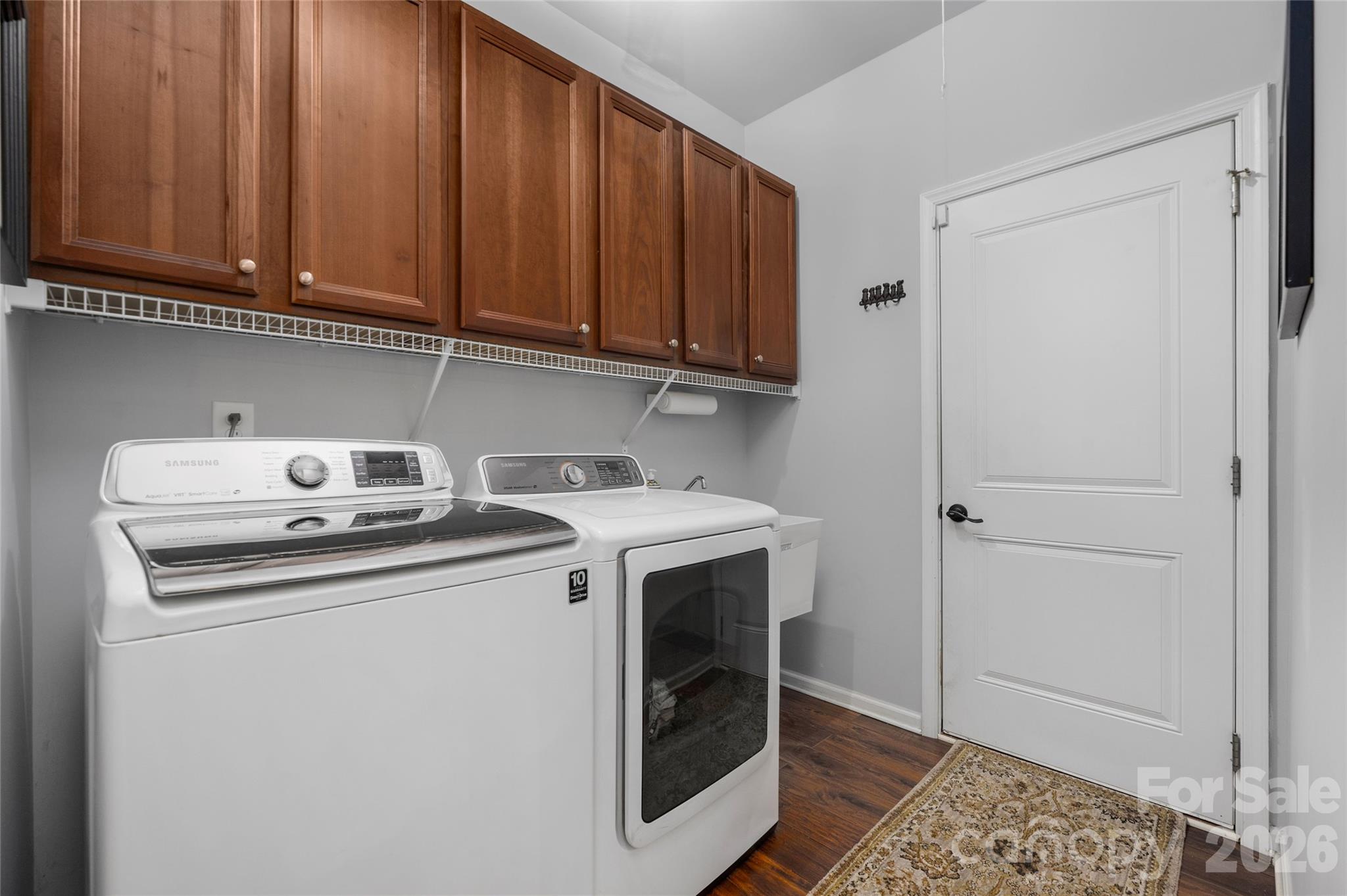 11426 Warfield Avenue — Huntersville