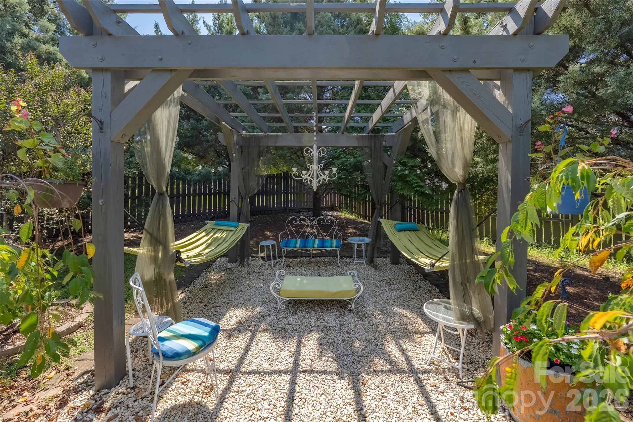 11426 Warfield Avenue — Huntersville