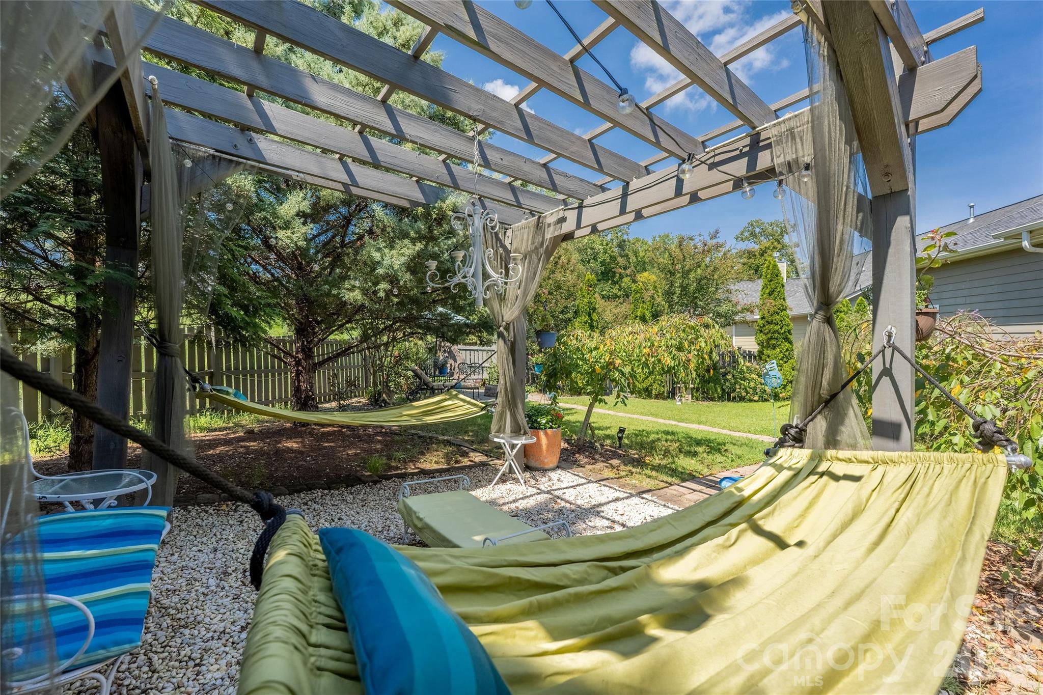 11426 Warfield Avenue — Huntersville