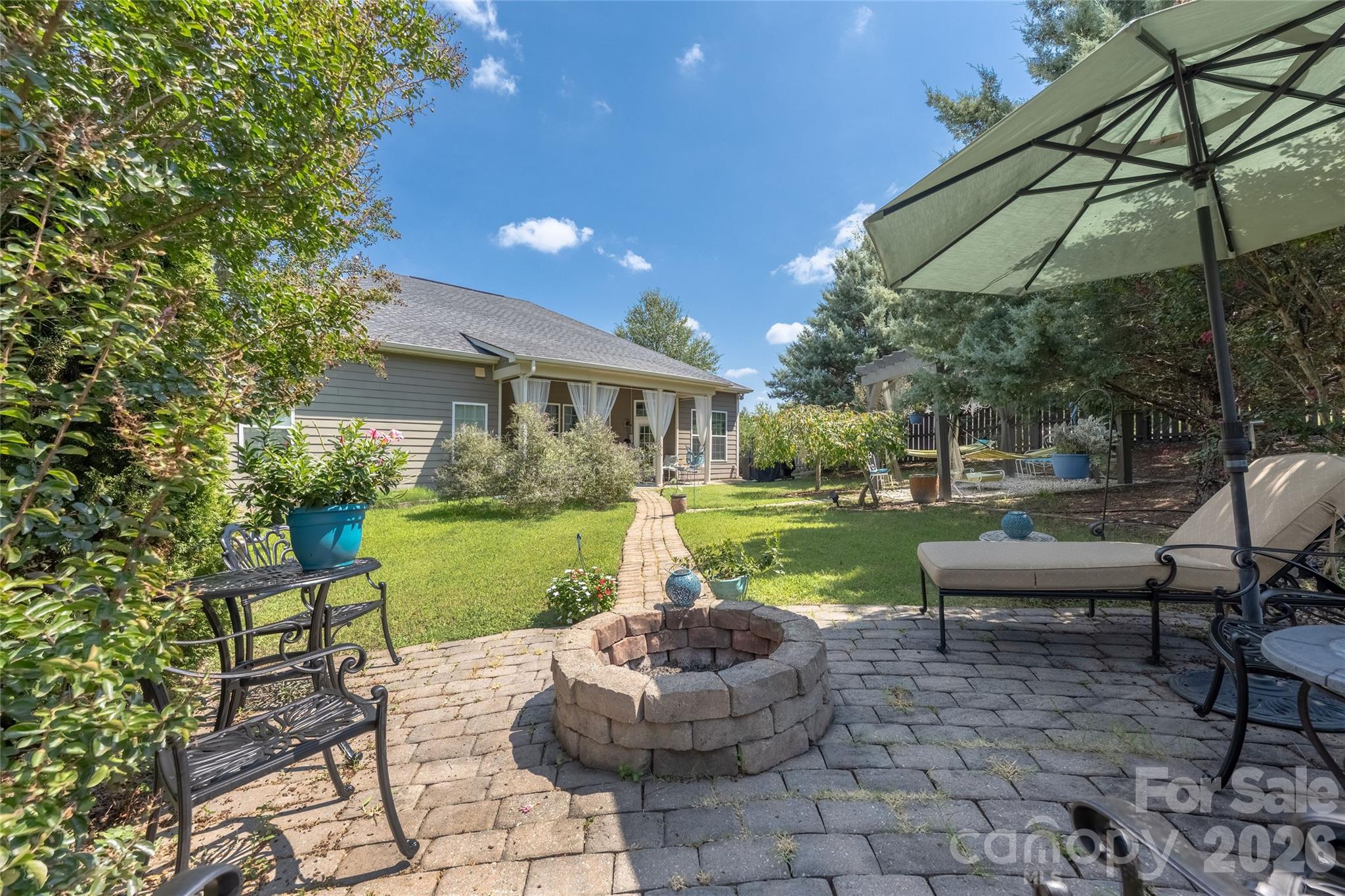 11426 Warfield Avenue — Huntersville