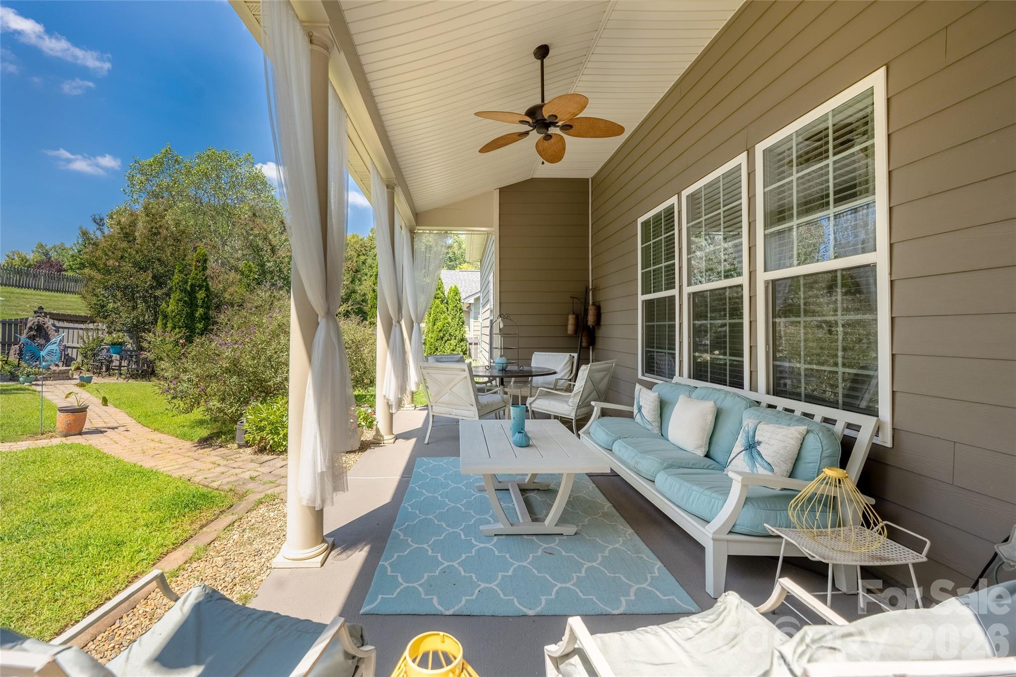 11426 Warfield Avenue — Huntersville