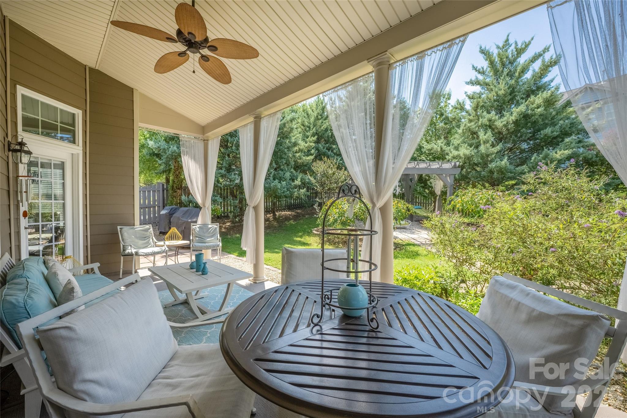 11426 Warfield Avenue — Huntersville