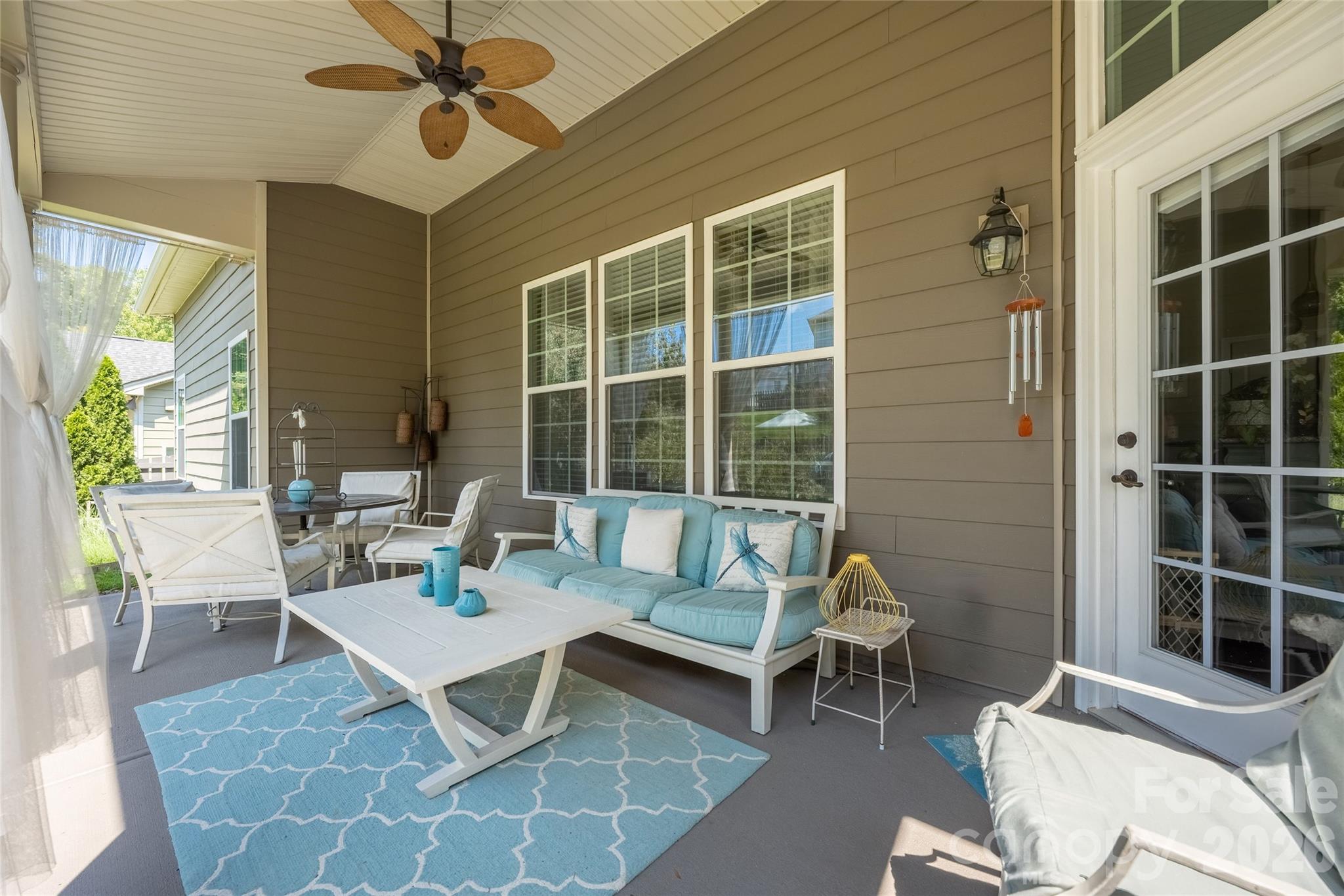 11426 Warfield Avenue — Huntersville