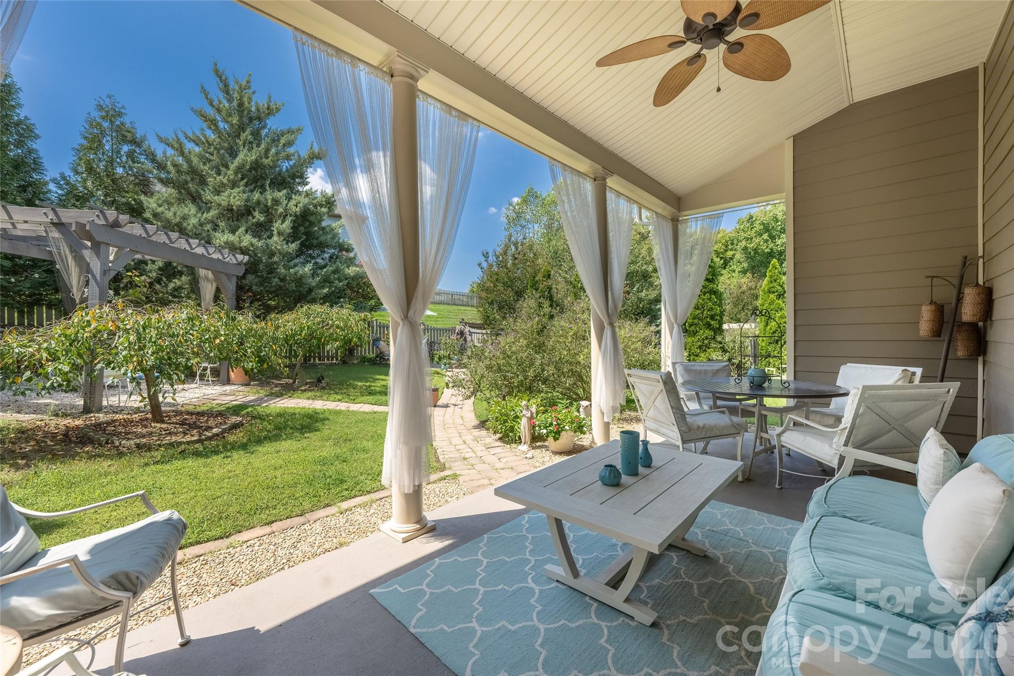 11426 Warfield Avenue — Huntersville