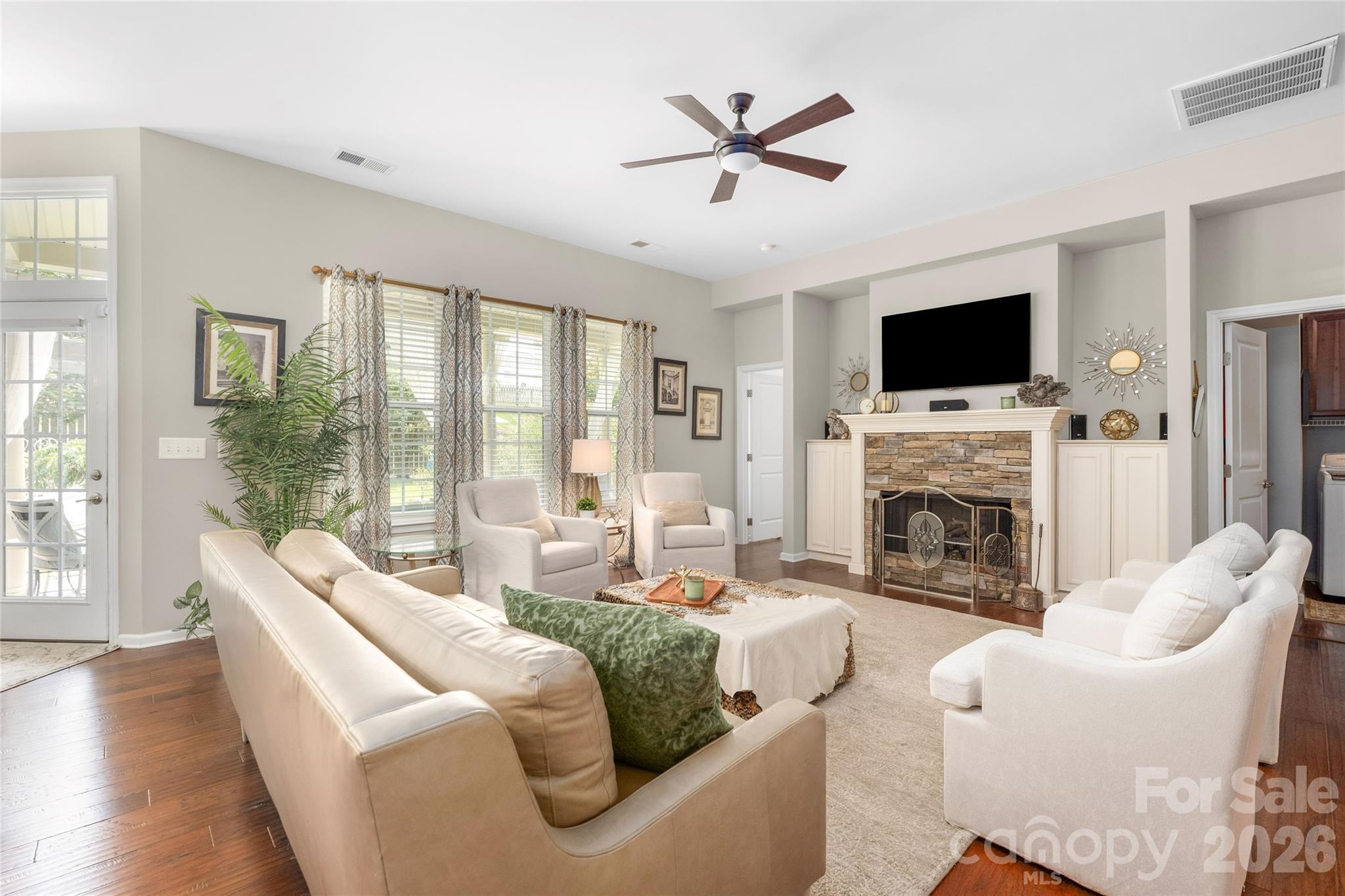 11426 Warfield Avenue — Huntersville
