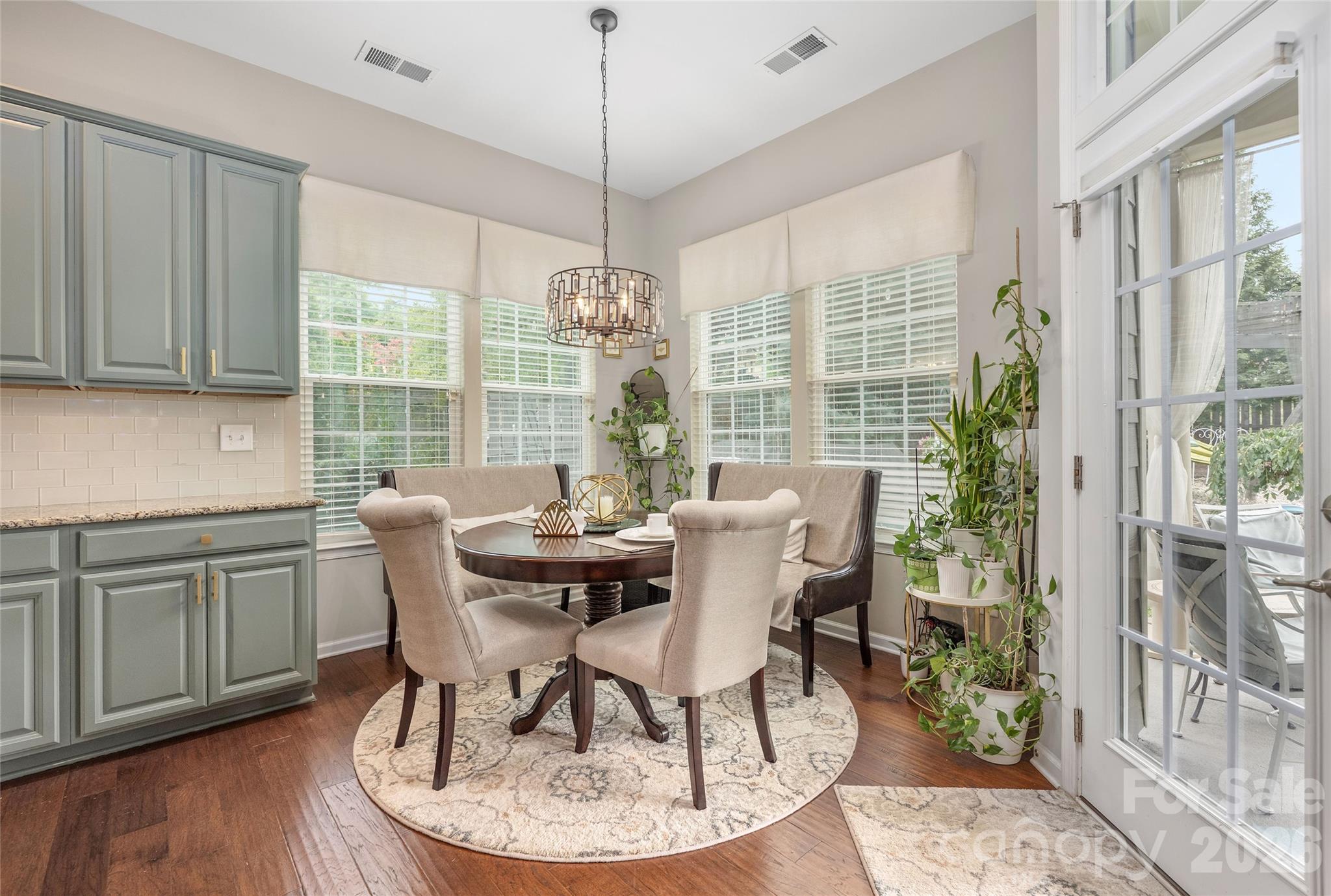 11426 Warfield Avenue — Huntersville