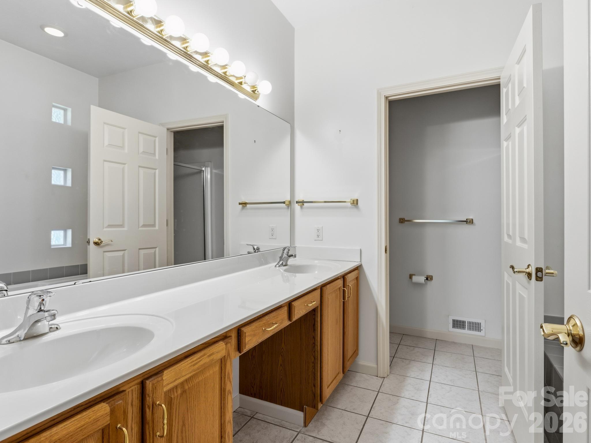 128 Stone House Road — Hendersonville