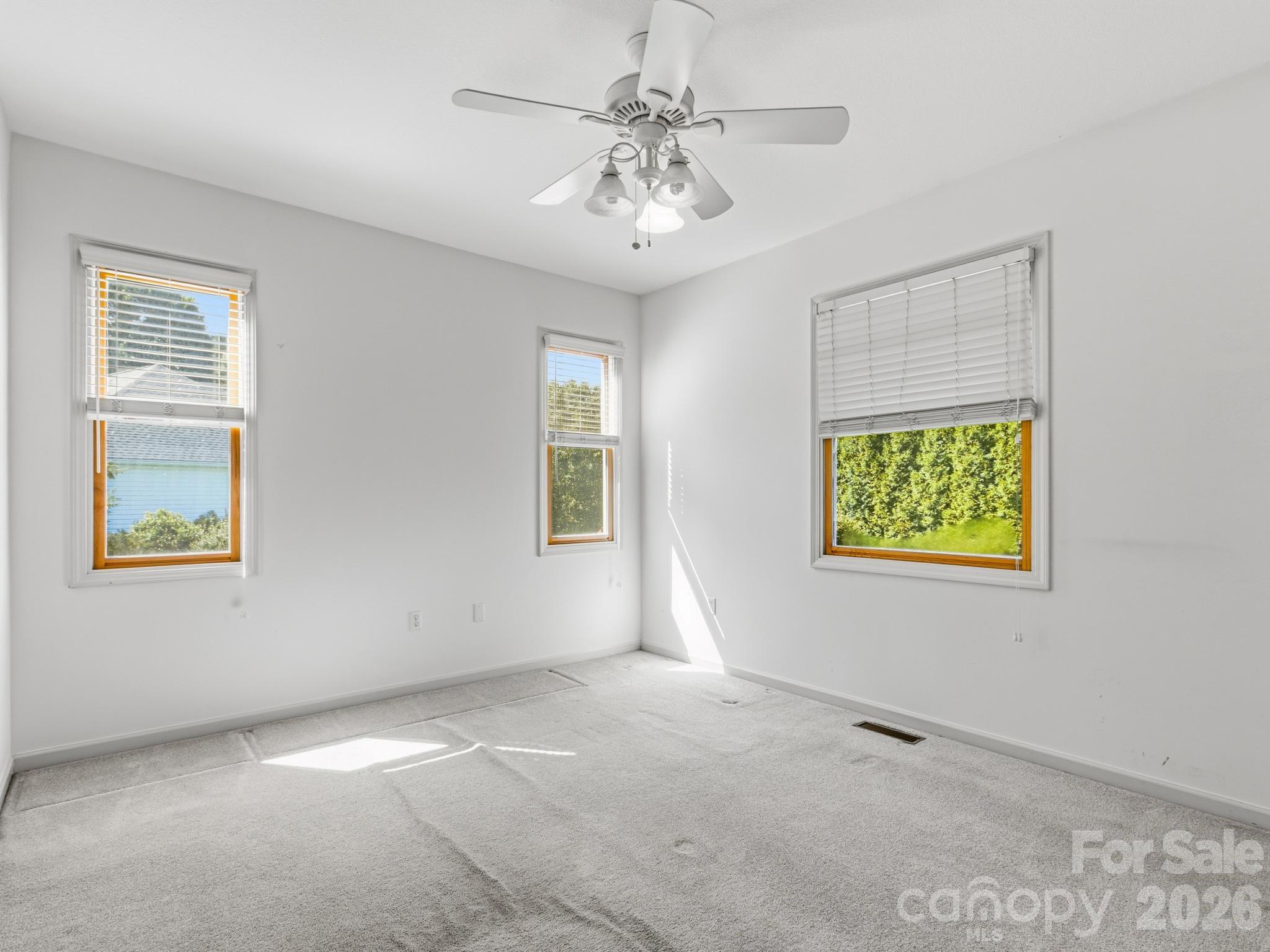 128 Stone House Road — Hendersonville