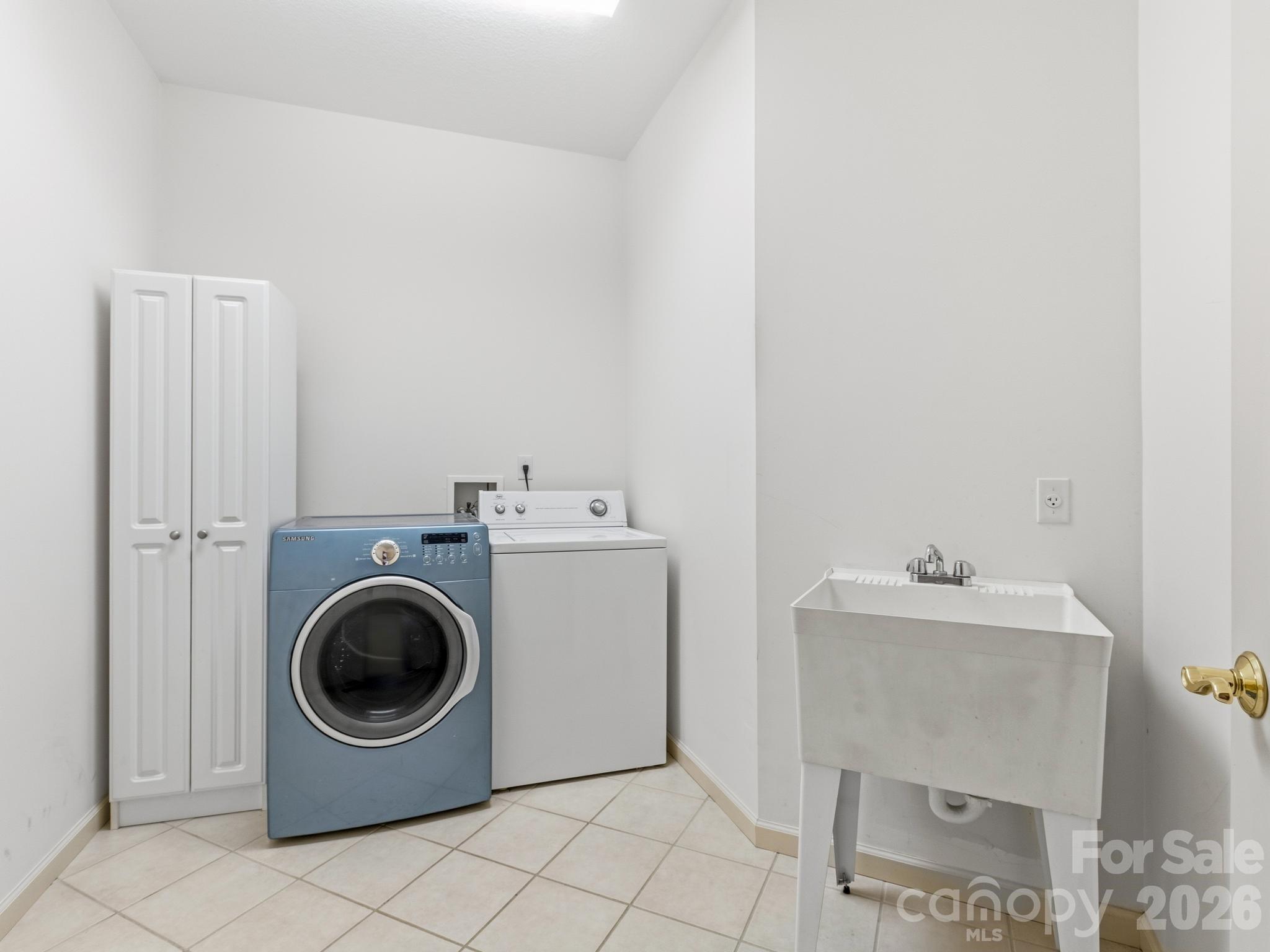 128 Stone House Road — Hendersonville