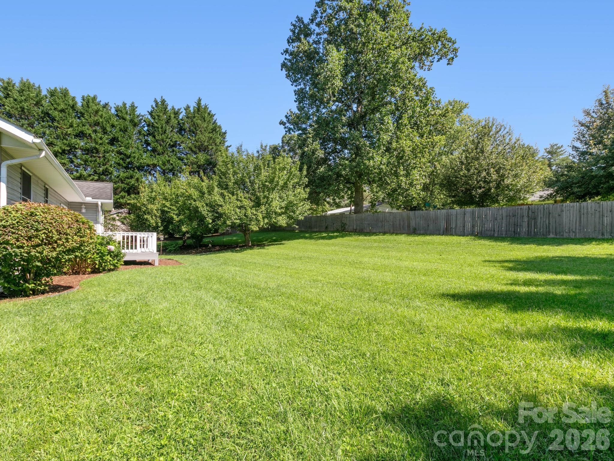 128 Stone House Road — Hendersonville