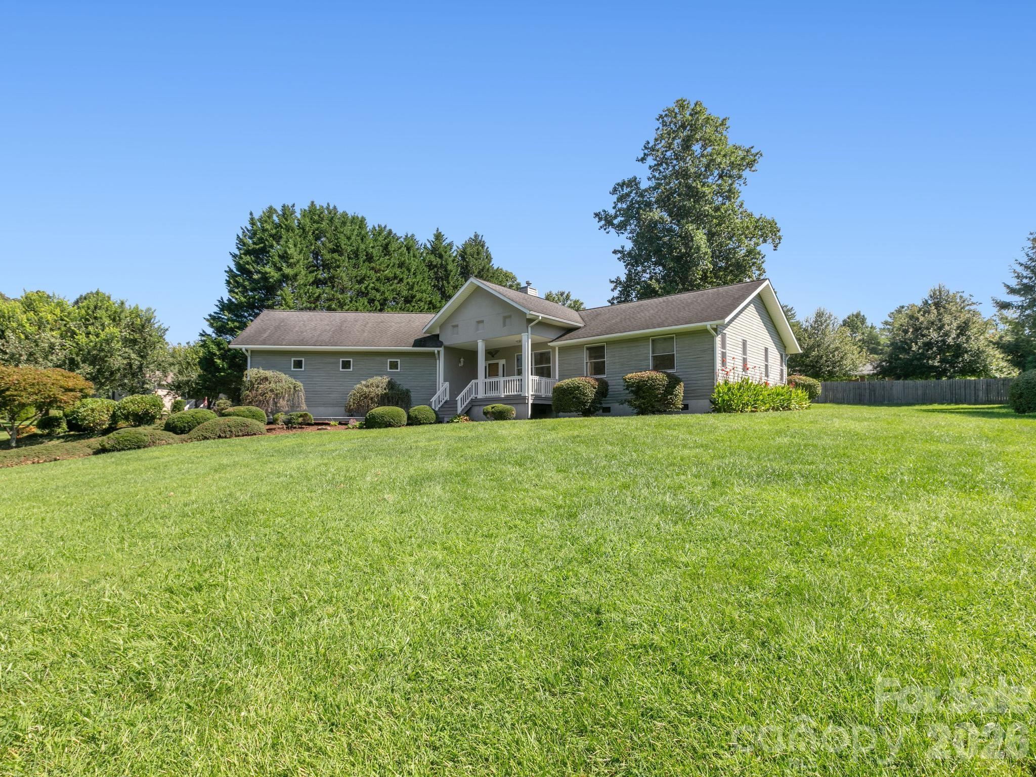 128 Stone House Road — Hendersonville