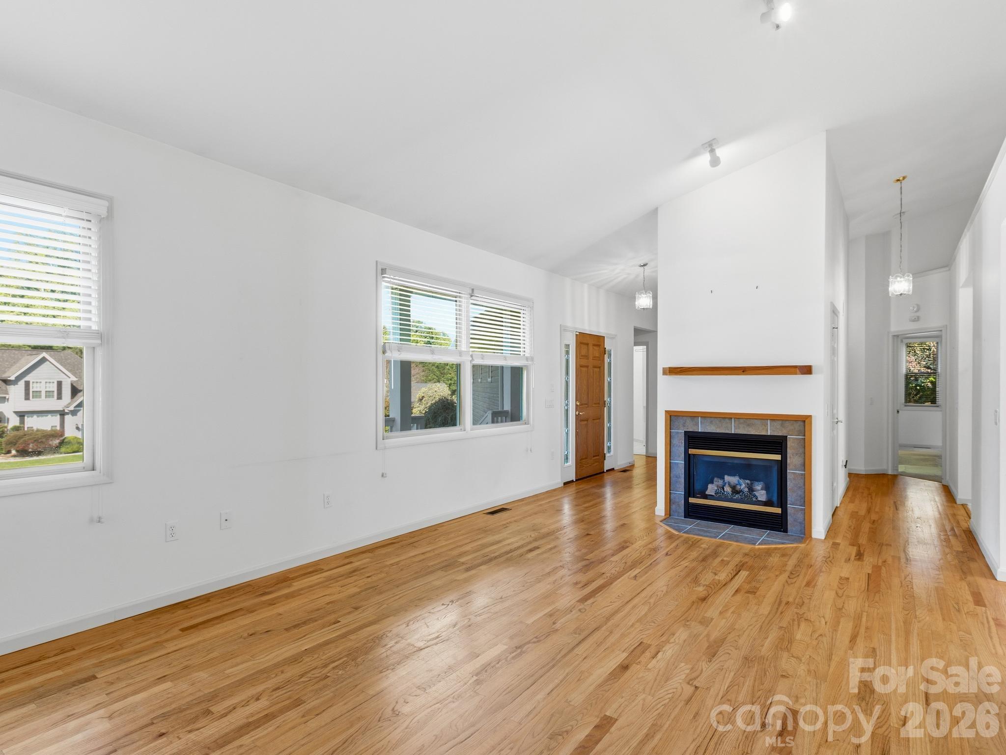 128 Stone House Road — Hendersonville