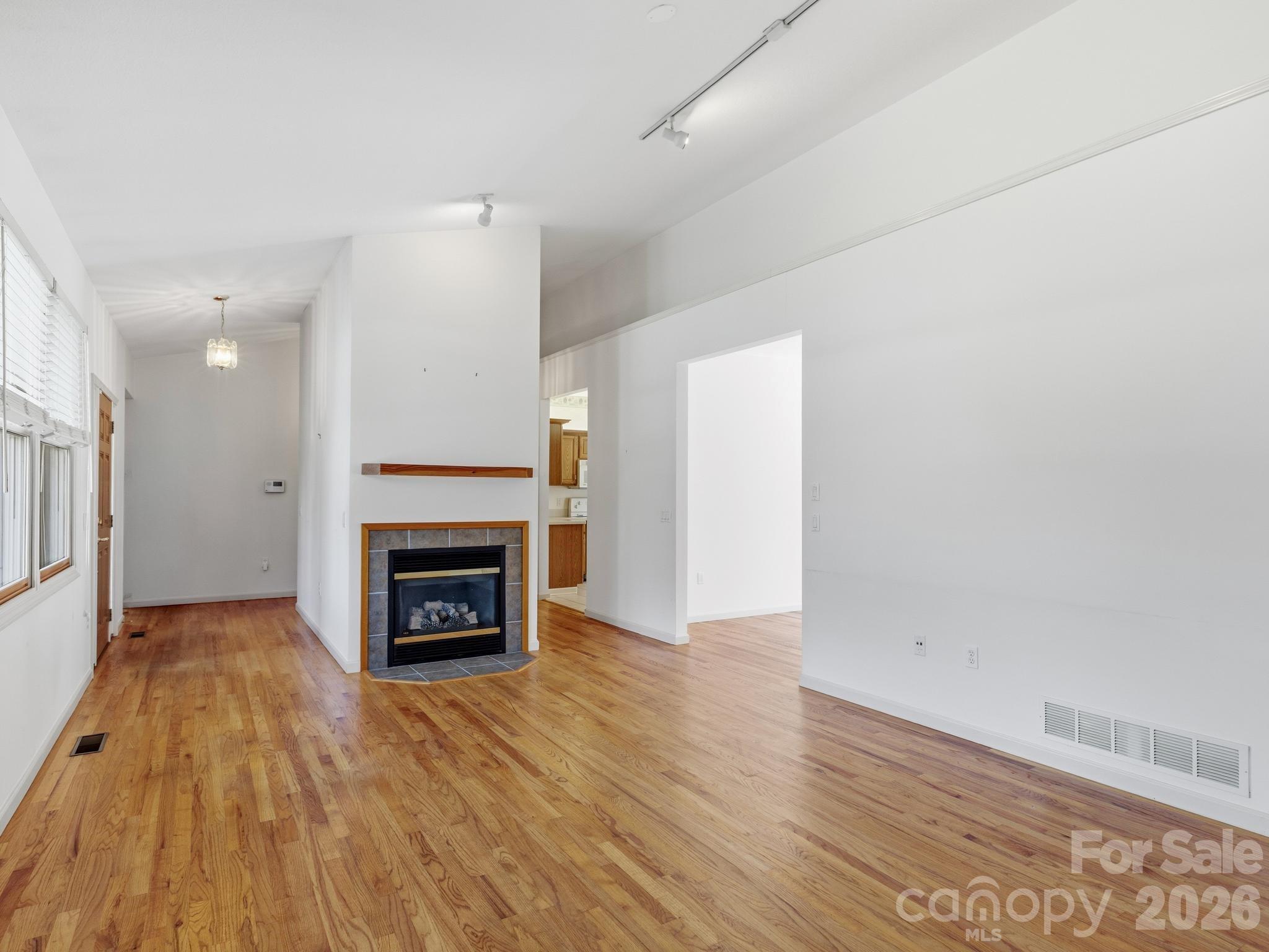 128 Stone House Road — Hendersonville