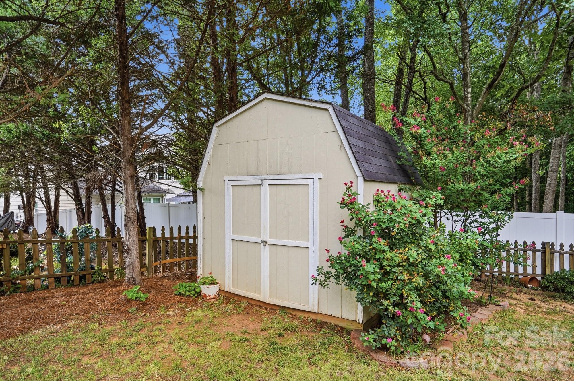 12424 Tantallon Court — Pineville