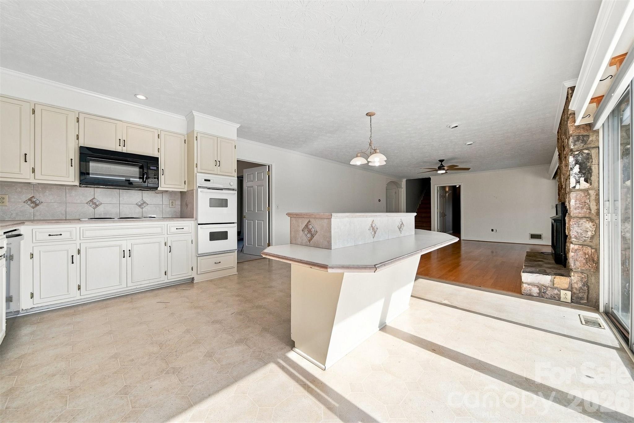 2796 Lakeview Drive — Lenoir