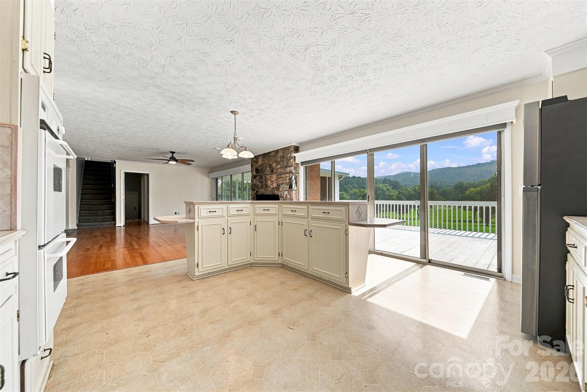 2796 Lakeview Drive — Lenoir