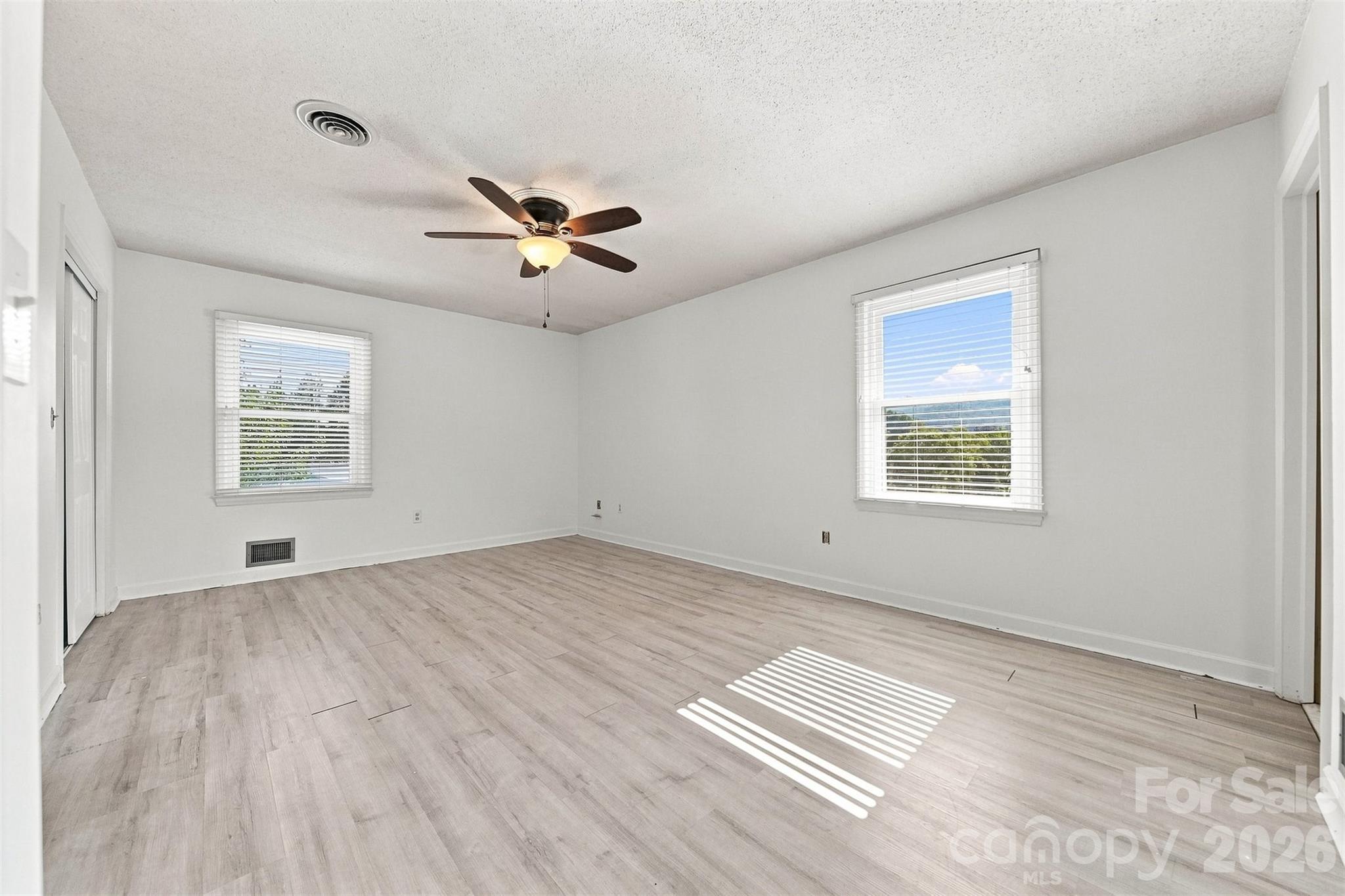 2796 Lakeview Drive — Lenoir