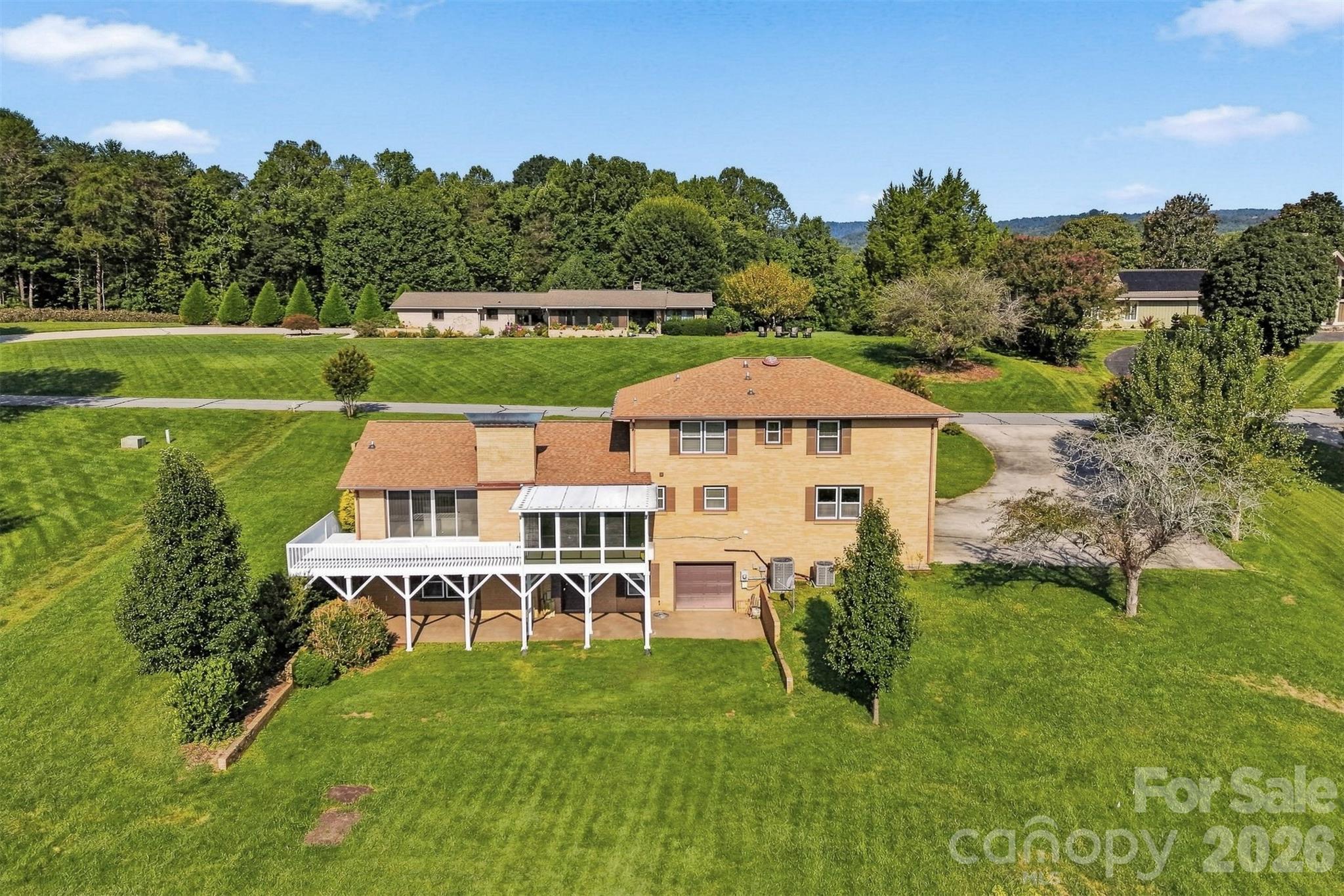 2796 Lakeview Drive — Lenoir