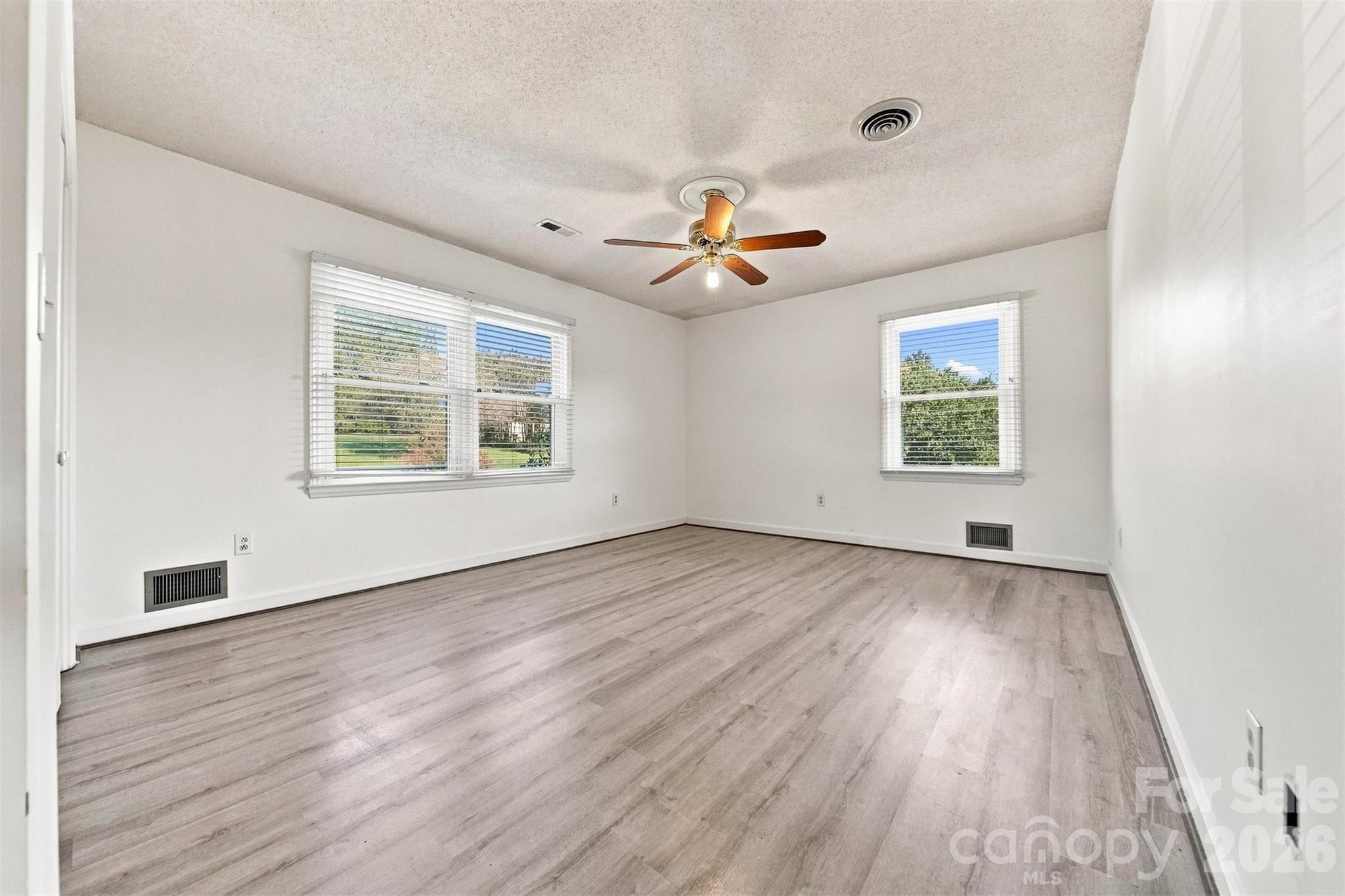 2796 Lakeview Drive — Lenoir