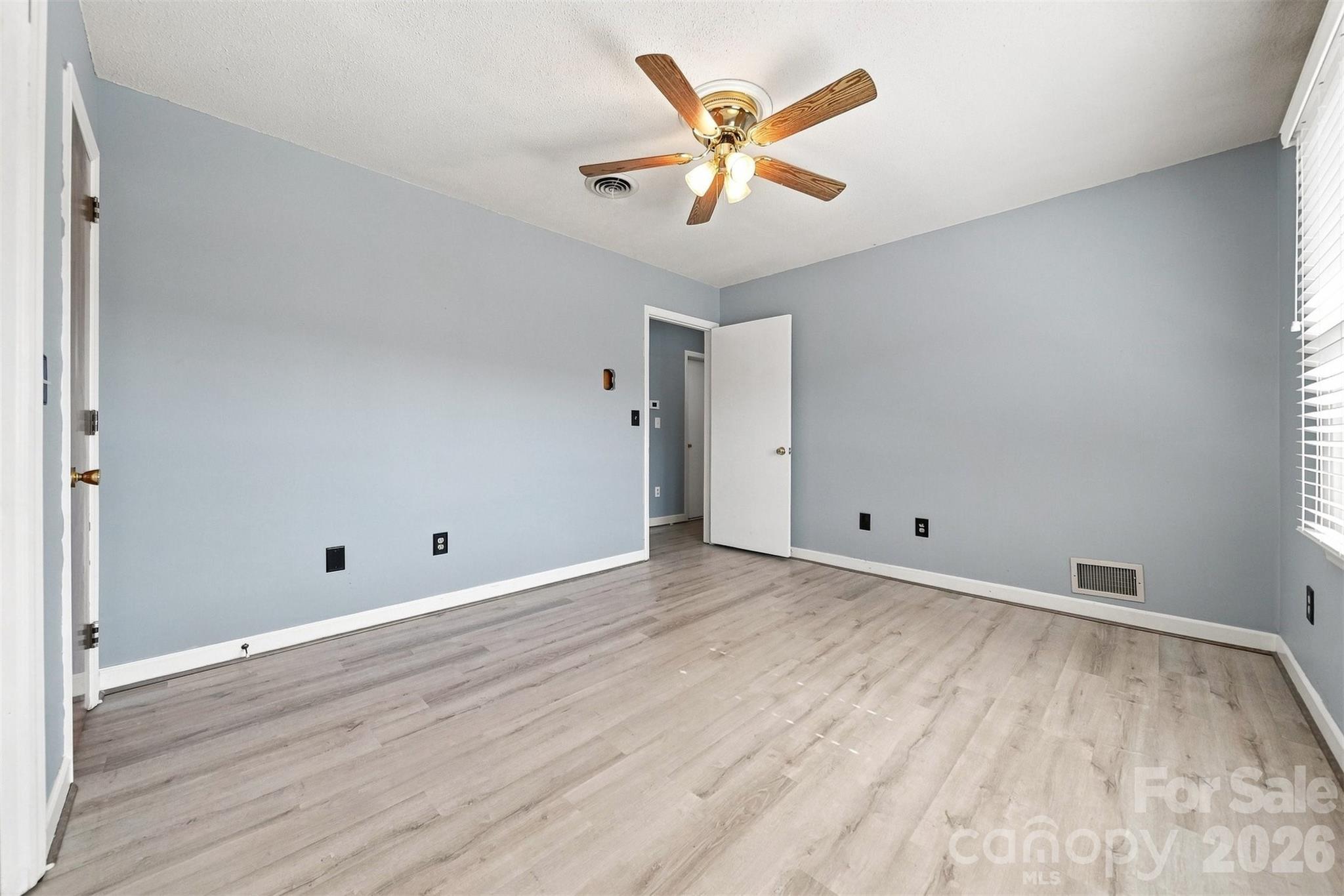 2796 Lakeview Drive — Lenoir