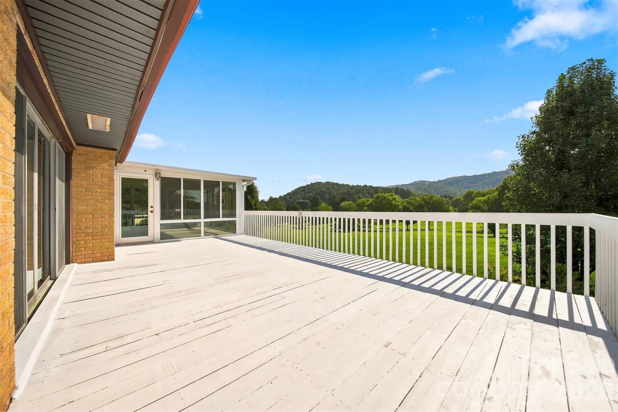 2796 Lakeview Drive — Lenoir